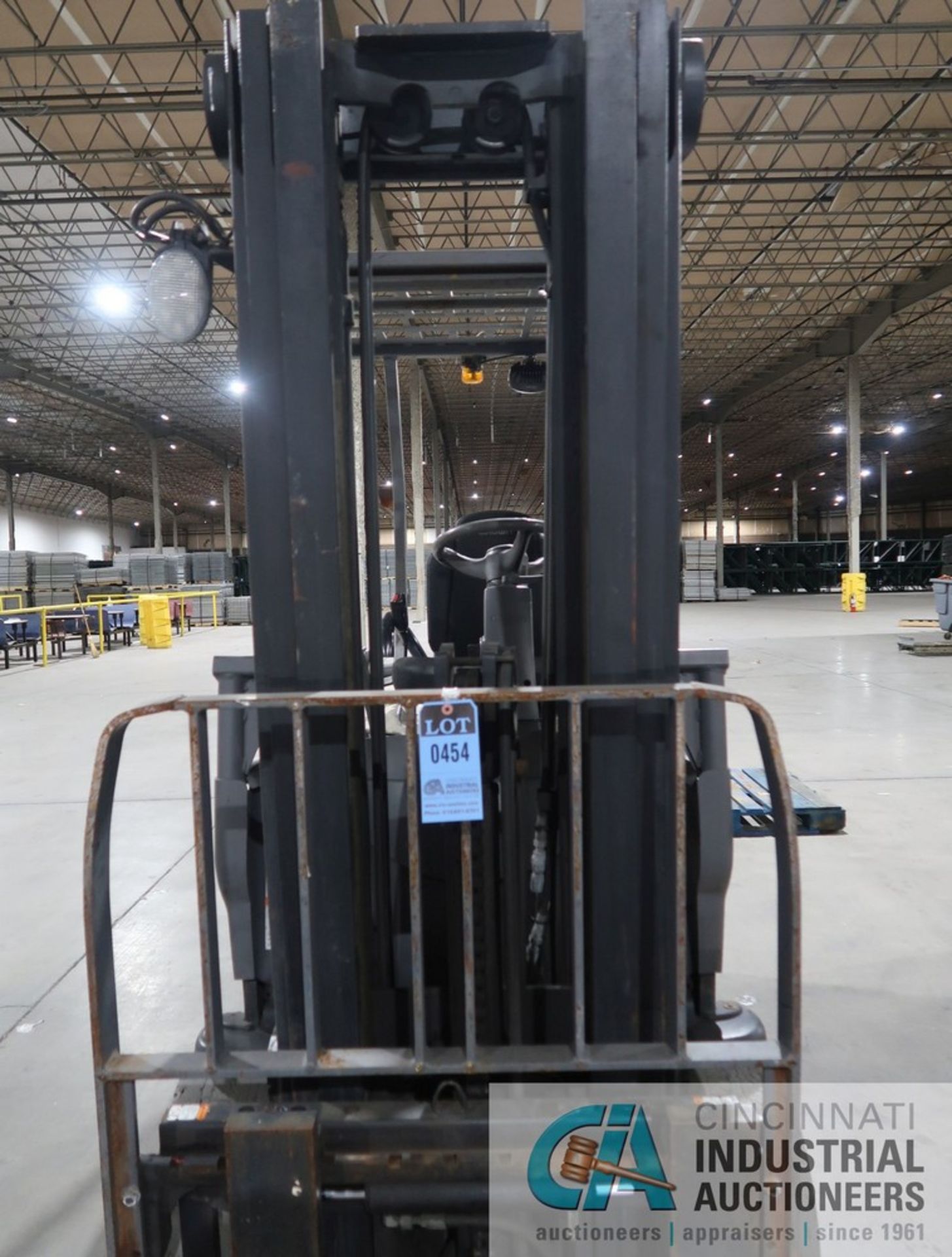 5,500 LB. CROWN MODEL FC4525-60 SIT DOWN FOUR-WHEEL ELECTRIC LIFT TRUCK; S/N 9A177997, WITH CHARGER, - Image 8 of 17