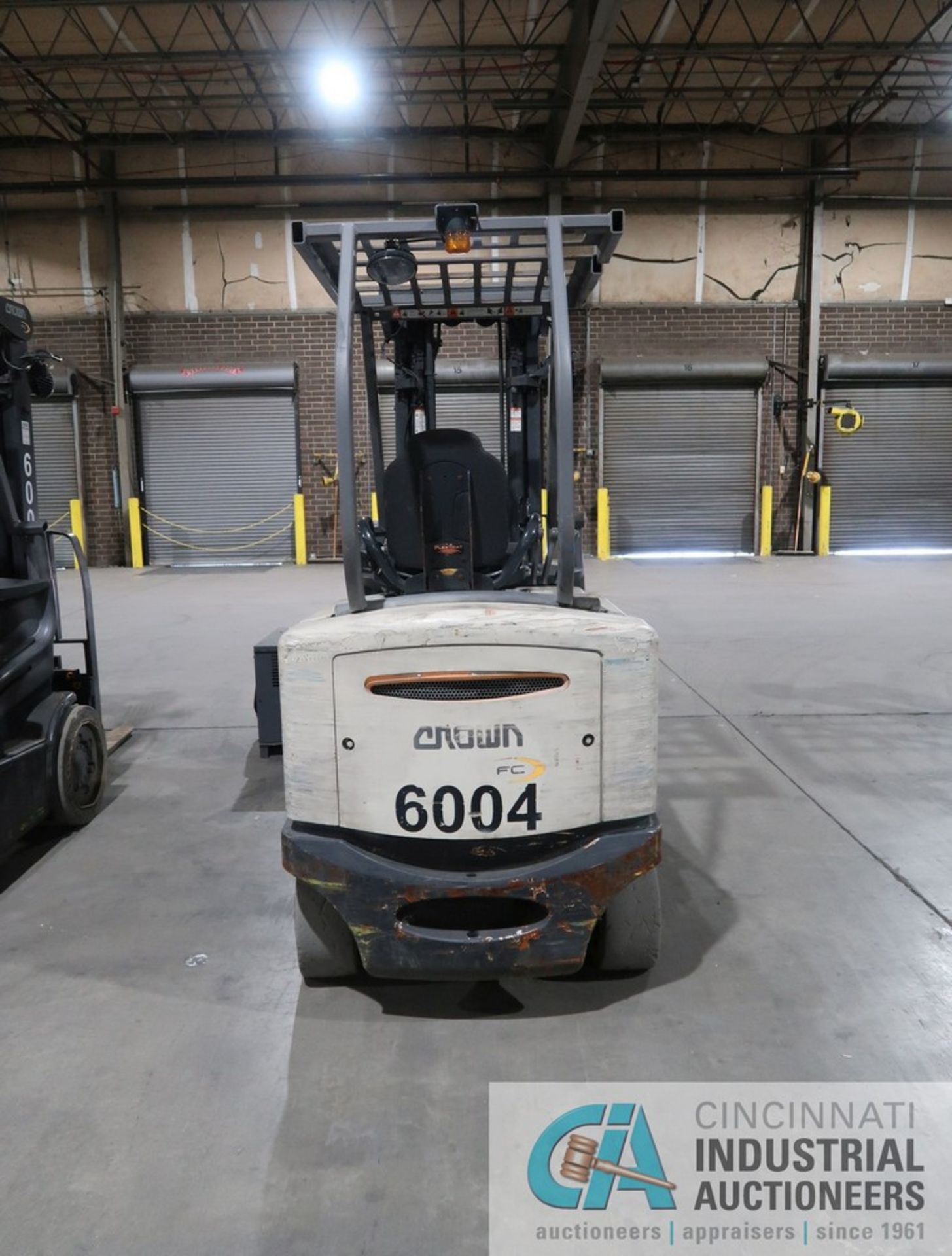 5,500 LB. CROWN MODEL FC4525-60 SIT DOWN FOUR-WHEEL ELECTRIC LIFT TRUCK; S/N 9A177997, WITH CHARGER, - Image 6 of 17