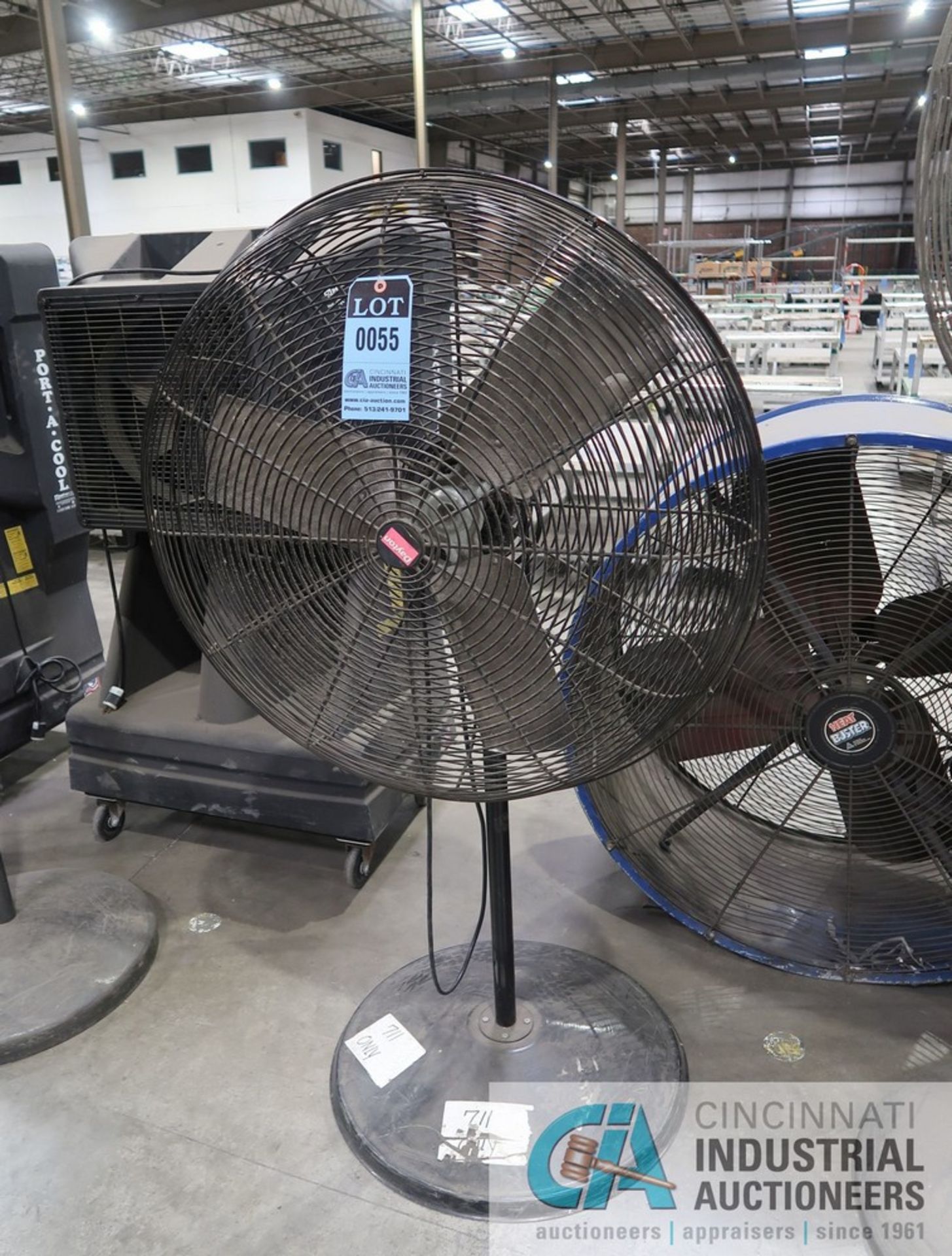 30" DIAMETER DAYTON PEDESTAL INDUSTRIAL DUTY AIR CIRCULATOR