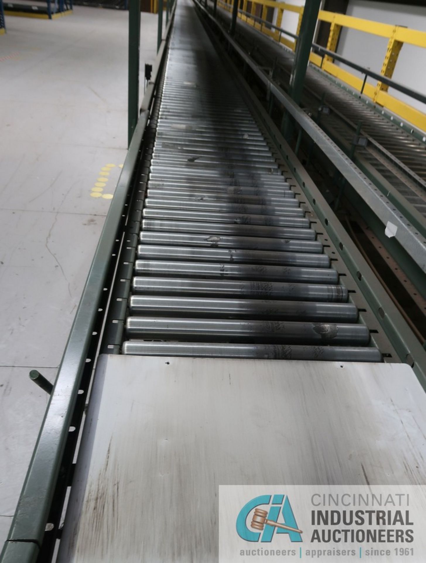 24" WIDE X 160' (APPROX.) HYTROL MODEL 190-ABA POWER ROLLER BALL CONVEYOR WITH CURVE AND 35' X 18" - Image 16 of 19