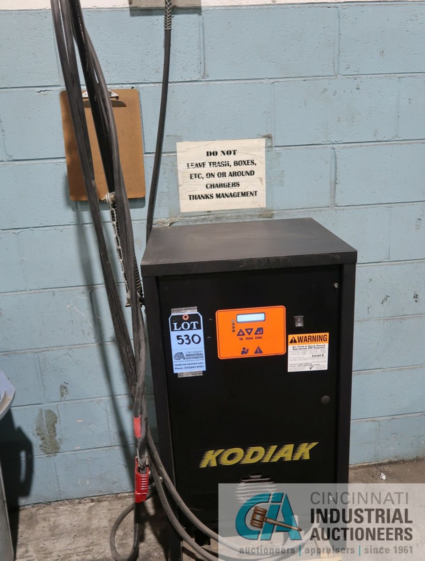 24 VOLT KODIAK MODEL 12KPO1050B3 BATTERY CHARGER **SAFETY SWITCH STAYS WITH BUILDING**