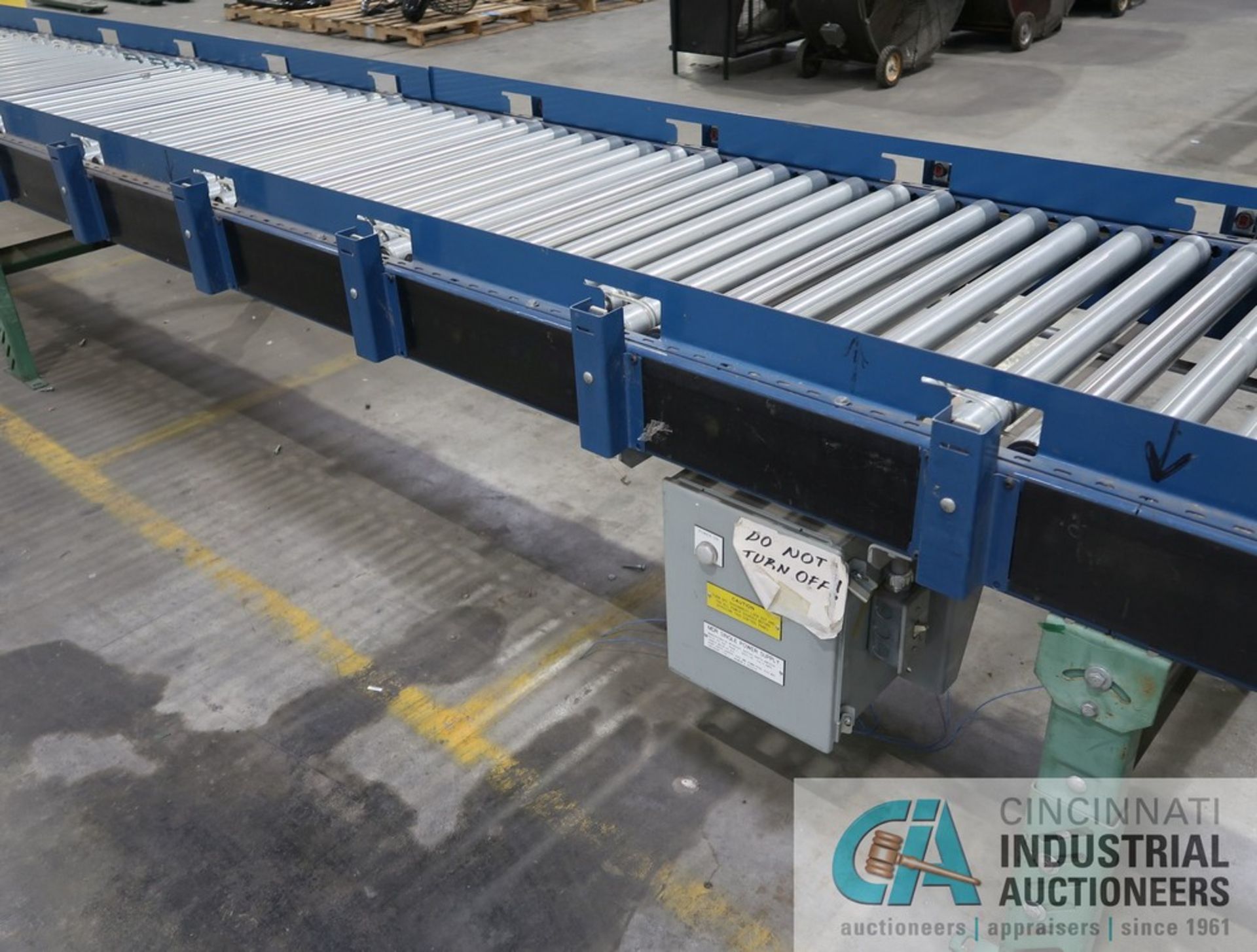 26" WIDE X 120' LONG AUTOMOTION ADJUSTABLE HEIGHT POWER ROLLER CONVEYOR WITH (1) SECTION 22" X 10' - Image 10 of 14