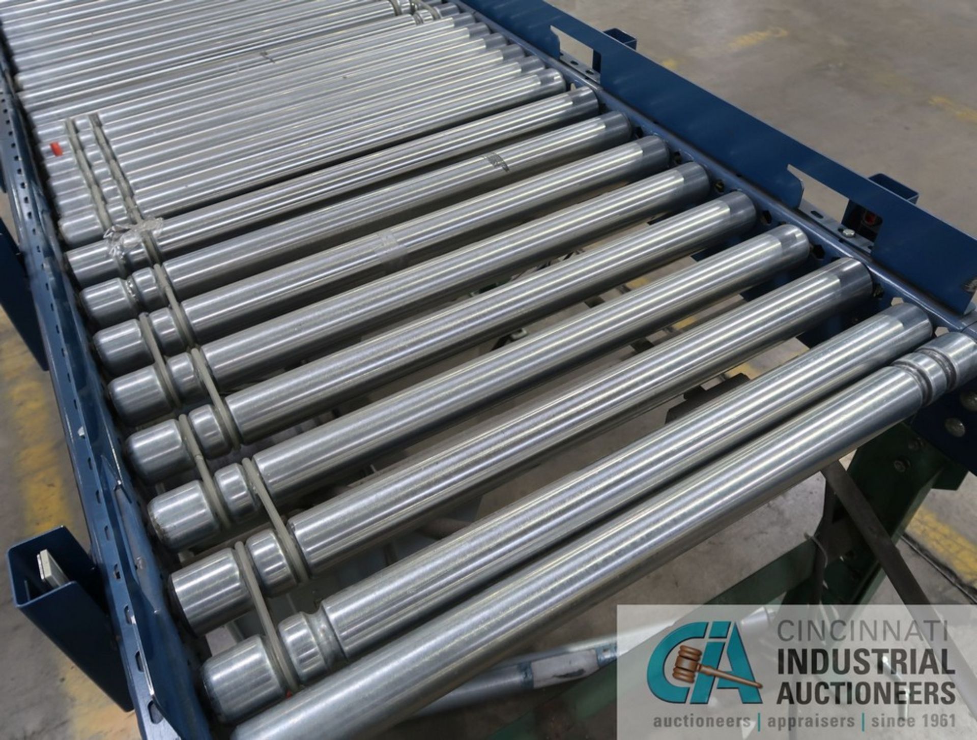 26" WIDE X 120' LONG AUTOMOTION ADJUSTABLE HEIGHT POWER ROLLER CONVEYOR WITH (1) SECTION 22" X 10' - Image 4 of 14