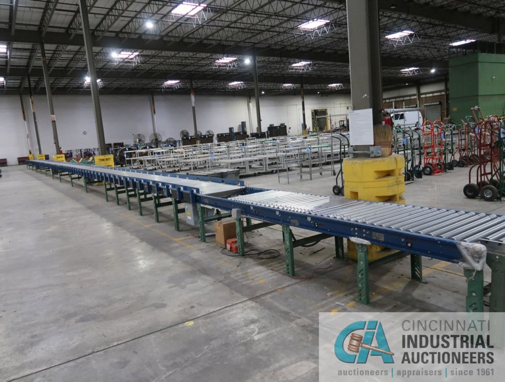 26" WIDE X 120' LONG AUTOMOTION ADJUSTABLE HEIGHT POWER ROLLER CONVEYOR WITH (1) SECTION 22" X 10' - Image 3 of 14