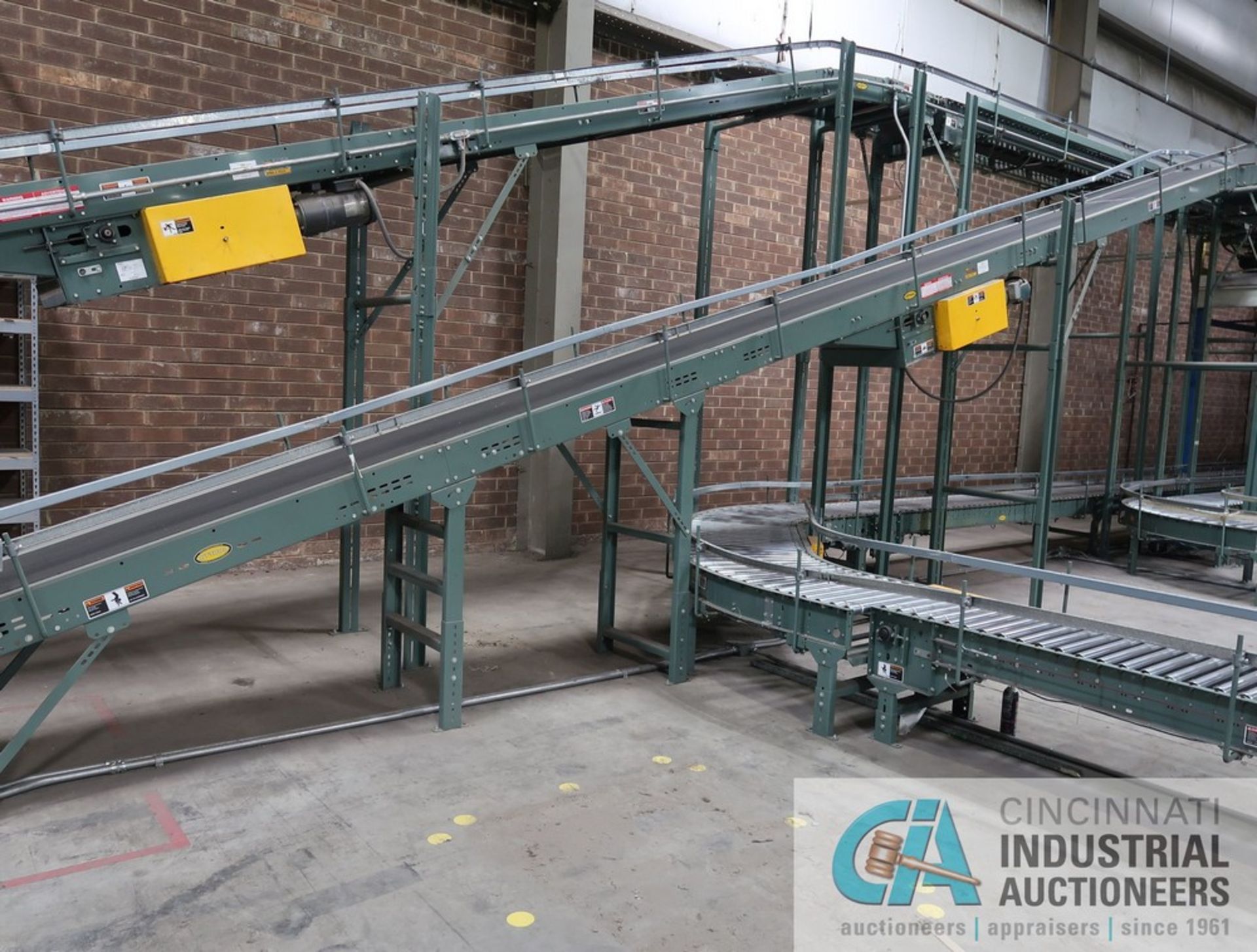 24" WIDE X 160' (APPROX.) HYTROL MODEL 190-ABA POWER ROLLER BALL CONVEYOR WITH CURVE AND 35' X 18" - Image 7 of 19
