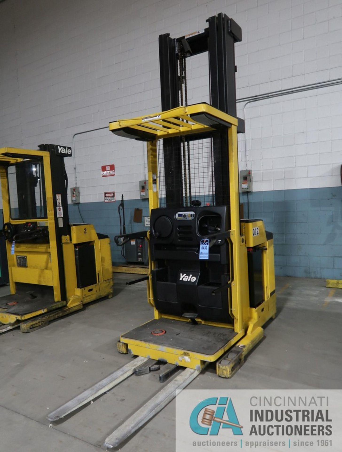 3,000 LB. YALE MODEL OS-030 24 VOLT ELECTRIC ORDER PICKER; S/N E826N03654N, MAX LOAD HEIGHT 300",