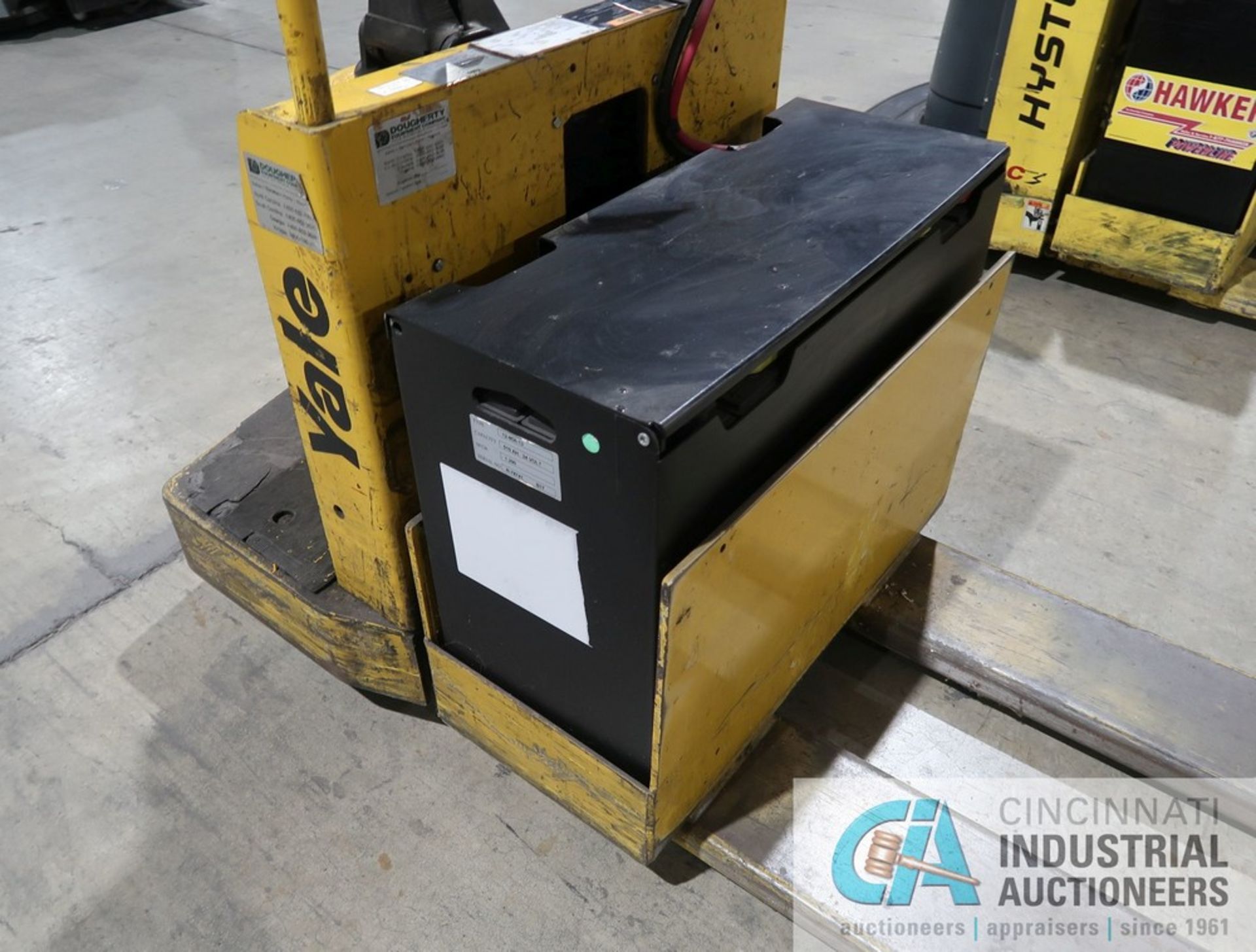 6,000 LB. YALE MODEL MPE060 ELECTRIC RIDE ALONG PALLET TRUCK; S/N A803N13706, 24 VOLT **SPECIAL - Image 4 of 7