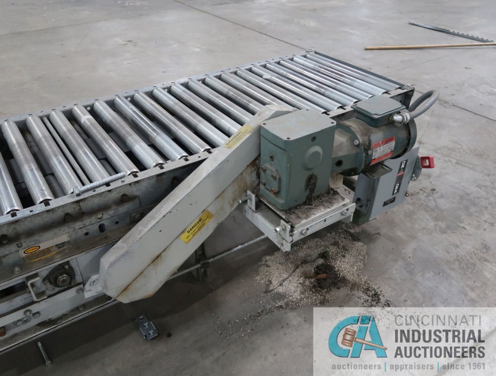 24" X 164' (APPROX.) HYTROL MODEL 190-LR POWER ROLLER CONVEYOR WITH CURVE AND SLIDE, 44' X 18" - Image 2 of 26