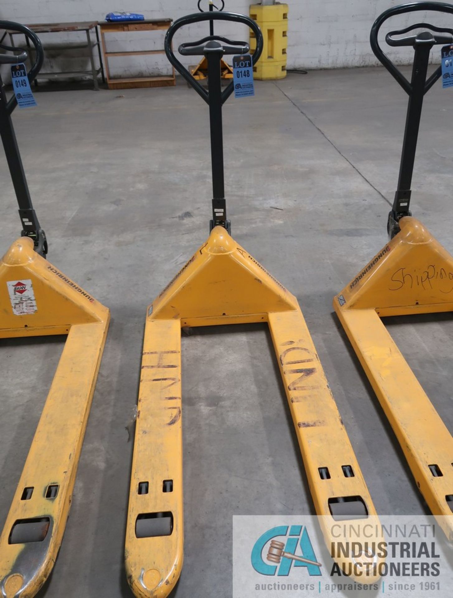 4,850 LB. CAPACITY JUNGHEINRICH TYPE AM2200 HAND HYDRUALIC PALLET TRUCK