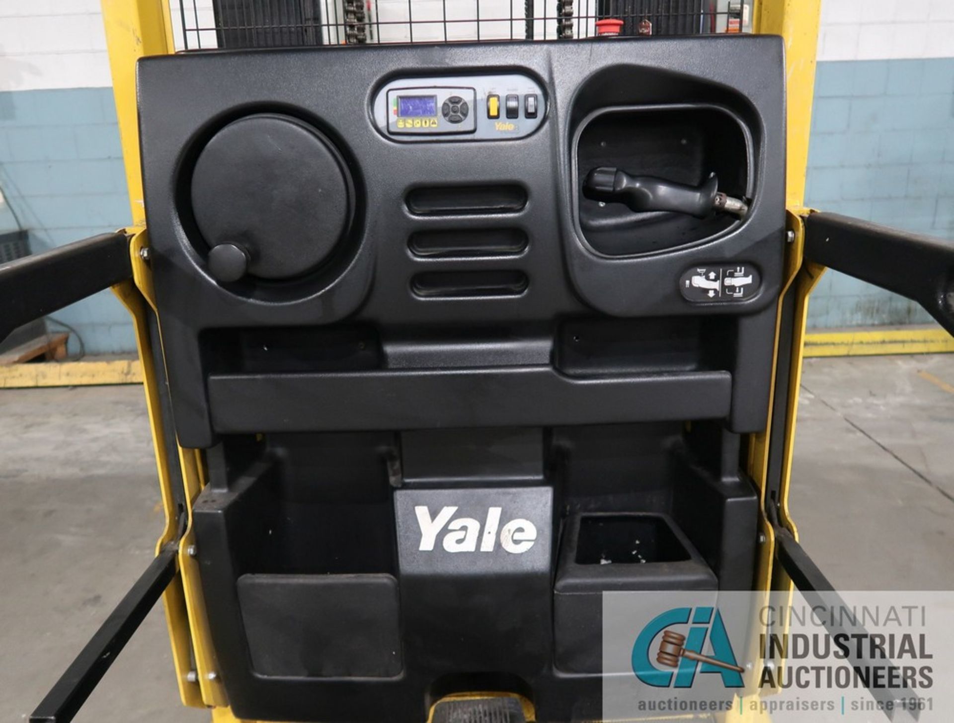3,000 LB. YALE MODEL OS-030 24 VOLT ELECTRIC ORDER PICKER; S/N E826N03654N, MAX LOAD HEIGHT 300", - Image 8 of 13