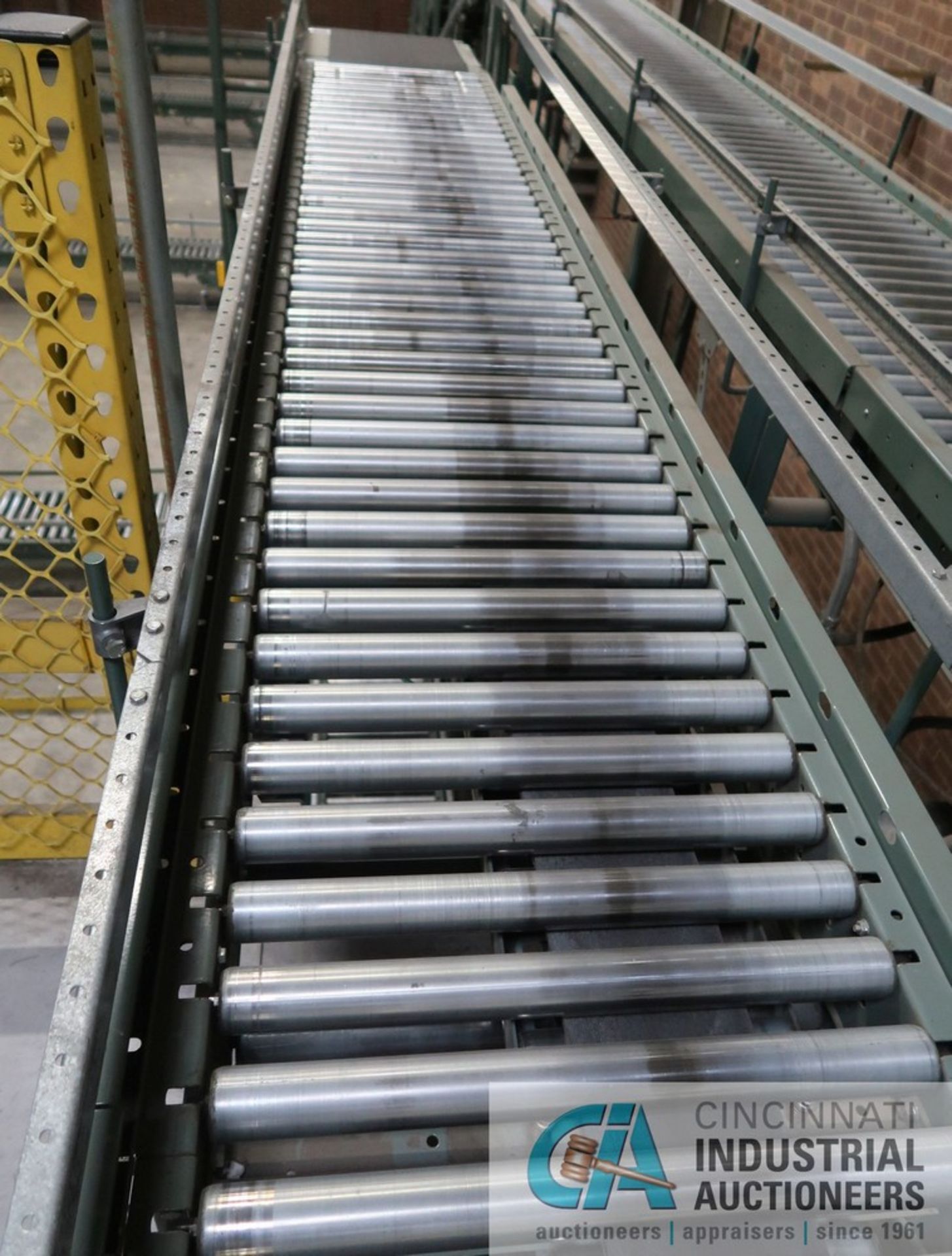 24" WIDE X 160' (APPROX.) HYTROL MODEL 190-ABA POWER ROLLER BALL CONVEYOR WITH CURVE AND 35' X 18" - Image 12 of 19