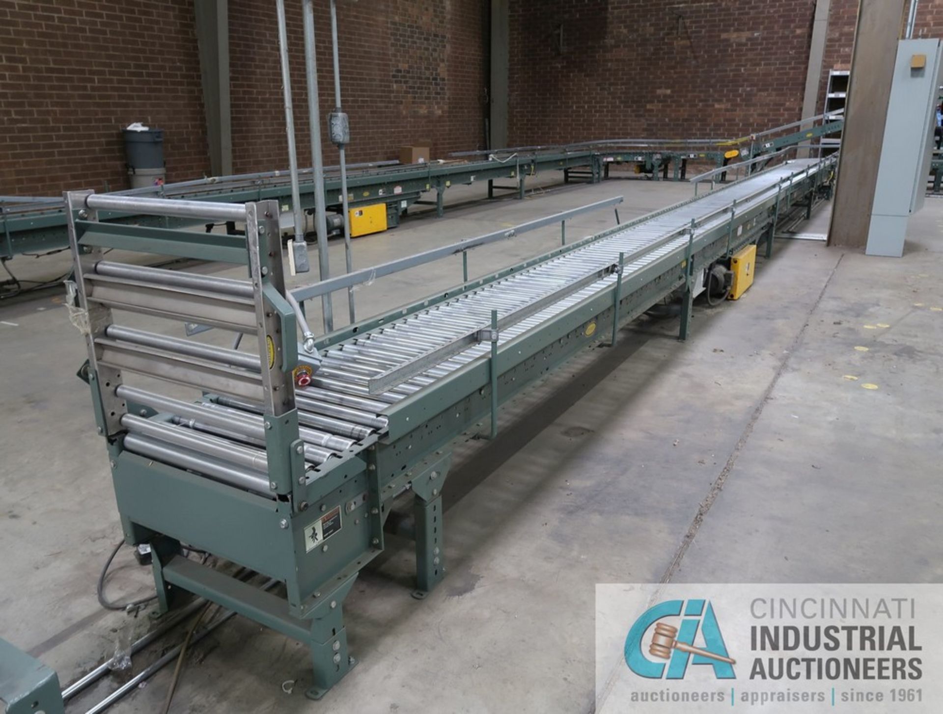 24" WIDE X 160' (APPROX.) HYTROL MODEL 190-ABA POWER ROLLER BALL CONVEYOR WITH CURVE AND 35' X 18" - Image 3 of 19