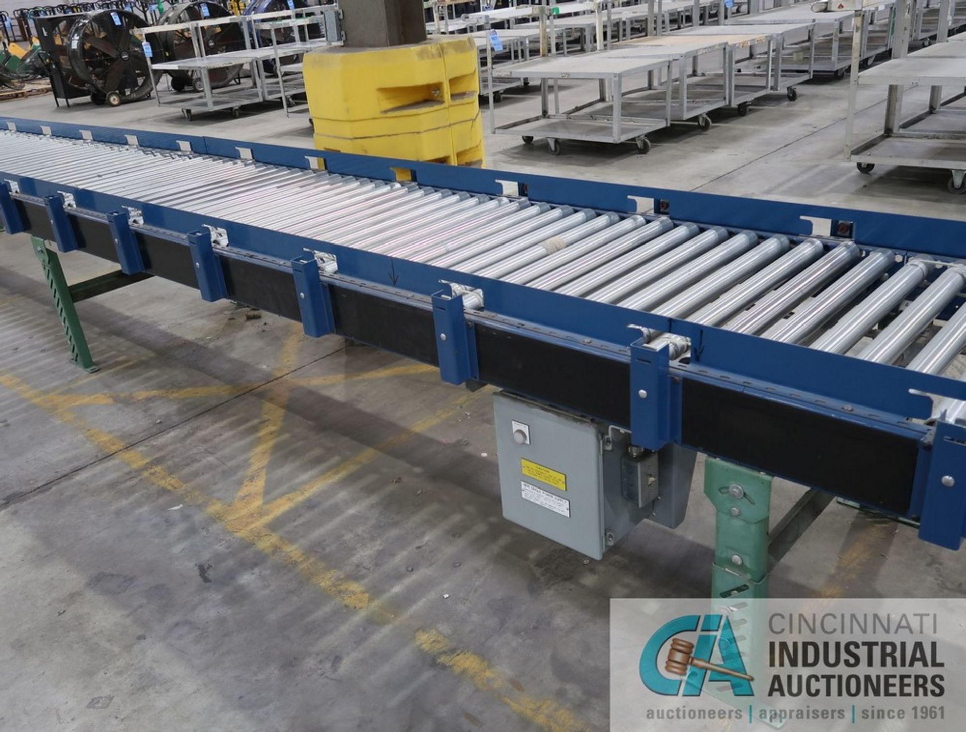 26" WIDE X 120' LONG AUTOMOTION ADJUSTABLE HEIGHT POWER ROLLER CONVEYOR WITH (1) SECTION 22" X 10' - Image 9 of 14