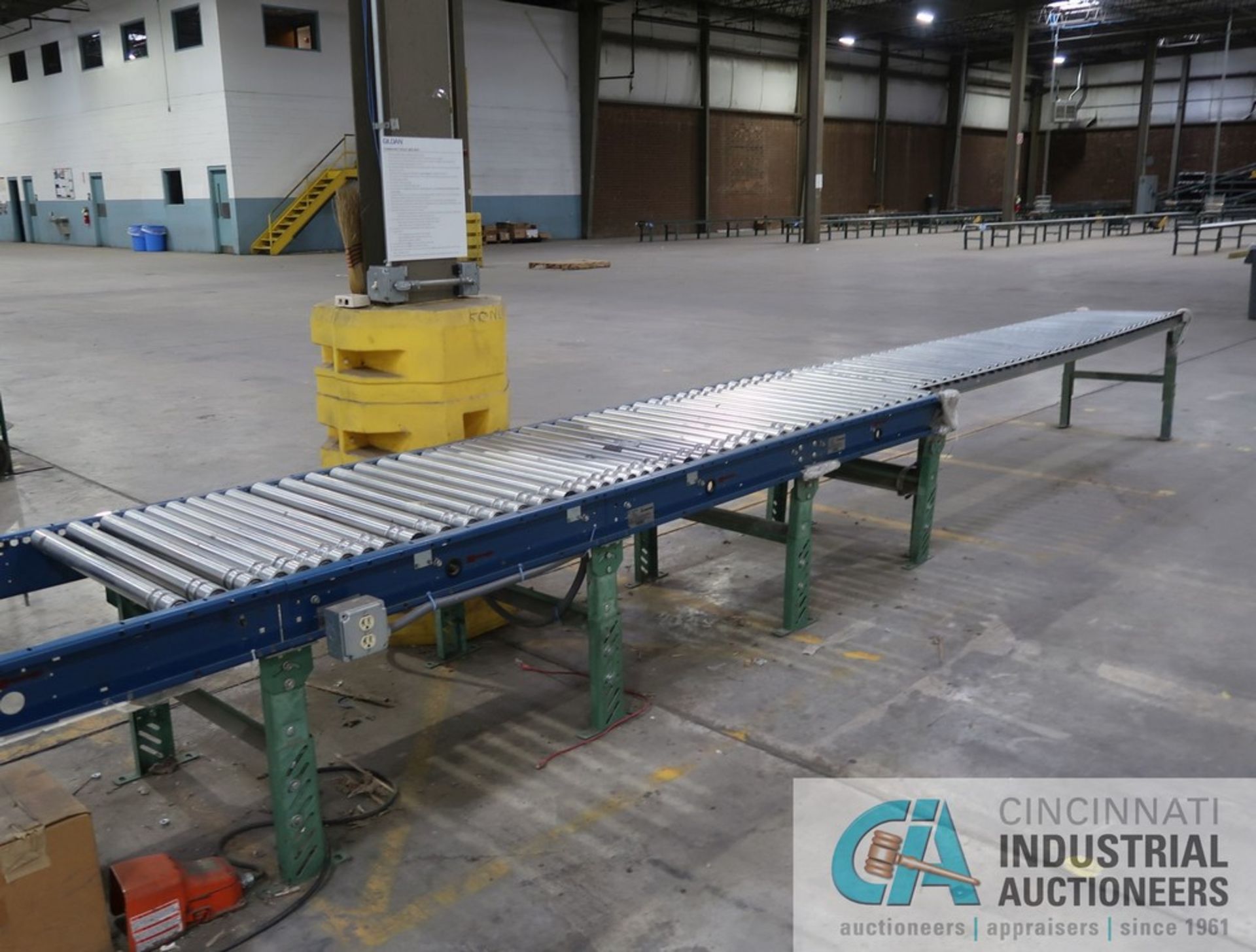 26" WIDE X 120' LONG AUTOMOTION ADJUSTABLE HEIGHT POWER ROLLER CONVEYOR WITH (1) SECTION 22" X 10' - Image 8 of 14