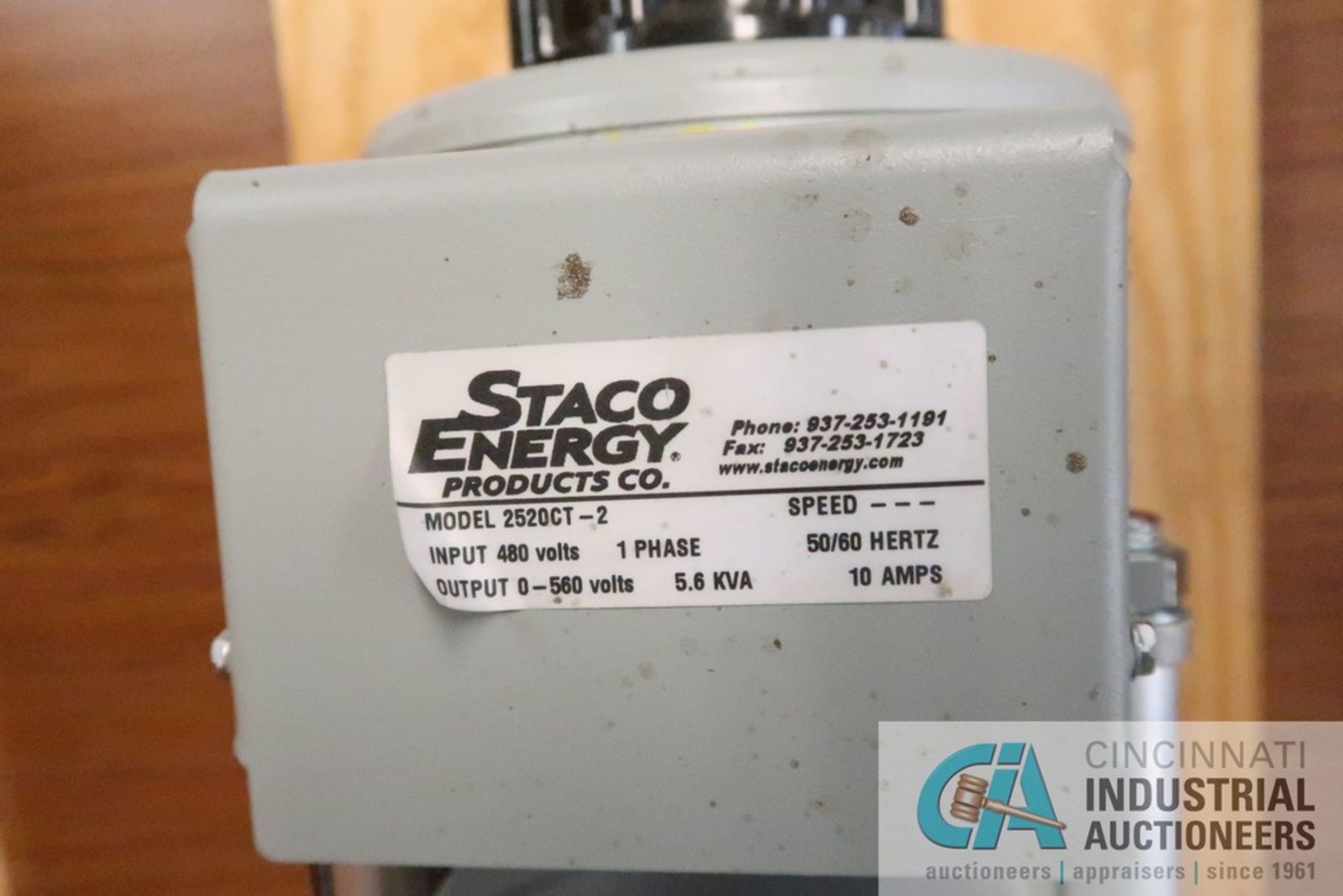 STACO ENERGY PRODUCTS CO. MODEL 2520CT-2 VARIABLE AUTO TRANSFORMER; INPUT 480-VOLT, OUTPUT 0-560- - Image 2 of 2