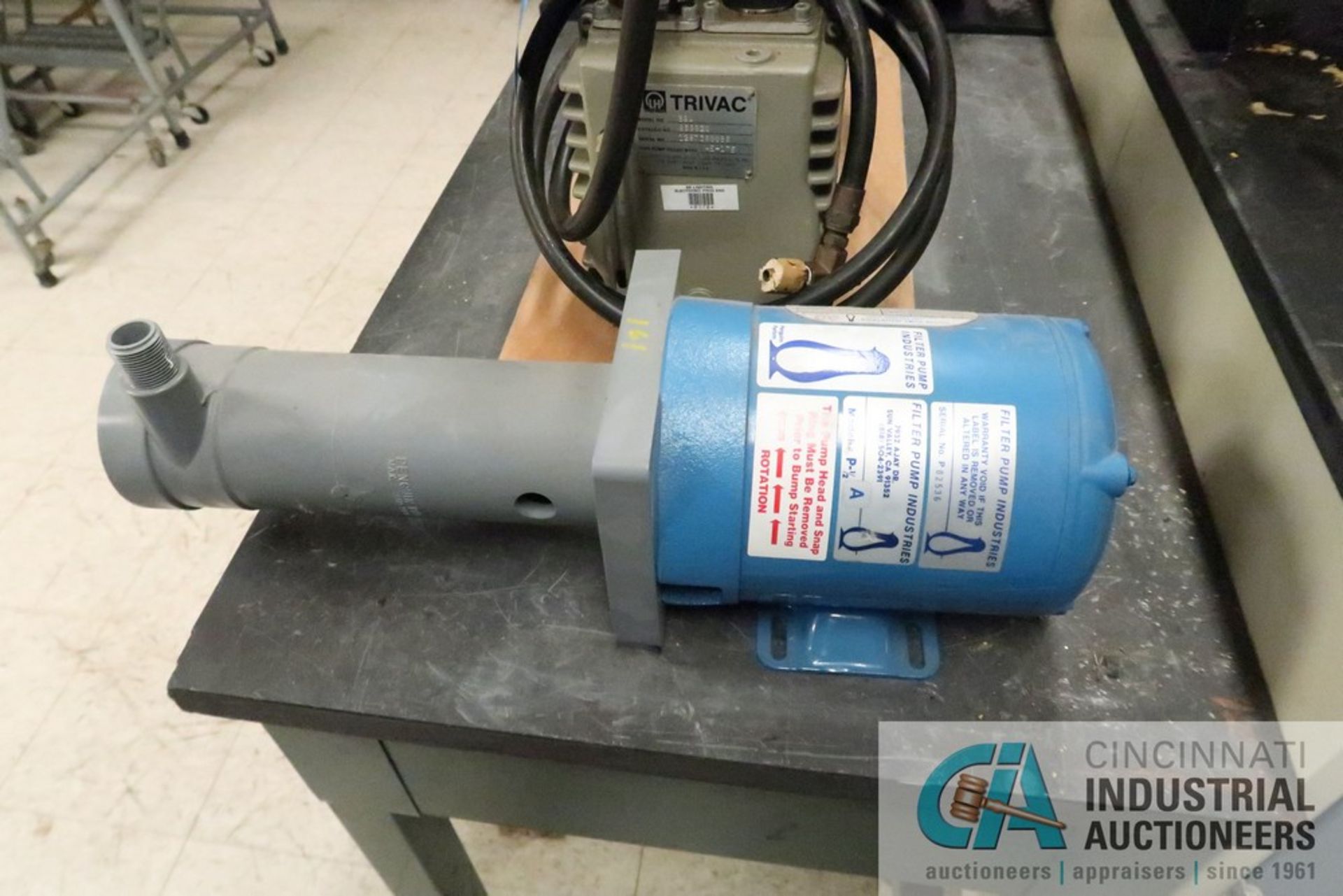 3/4-HP LEYBOLD HERAEUS MODEL 88A VACUUM PUMP W/ 1/2-HP FILTER PUMP - Image 5 of 6