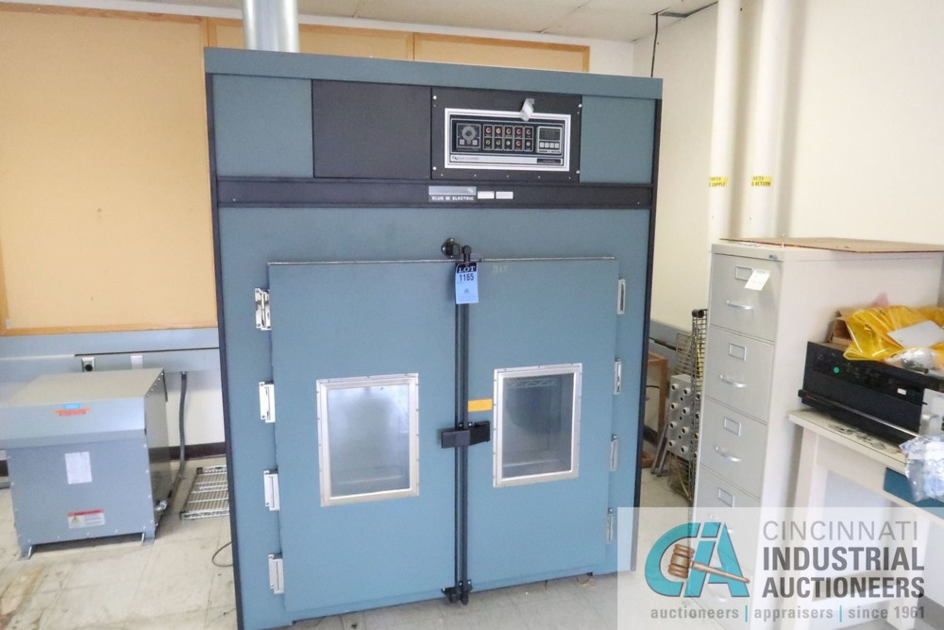 BLUE M MODEL BI-32G-1 ENVIRONMENTAL TEST CHAMBER; S/N BI-576, 48" X 25" X 48" CHAMBER (ROOM