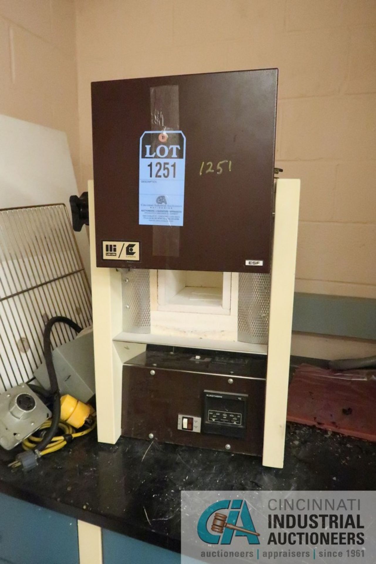 LAB-LINE MODEL 4230-3 OVEN, 5" X 4" X 8" CHAMBER (ROOM 4) - Located in the basement