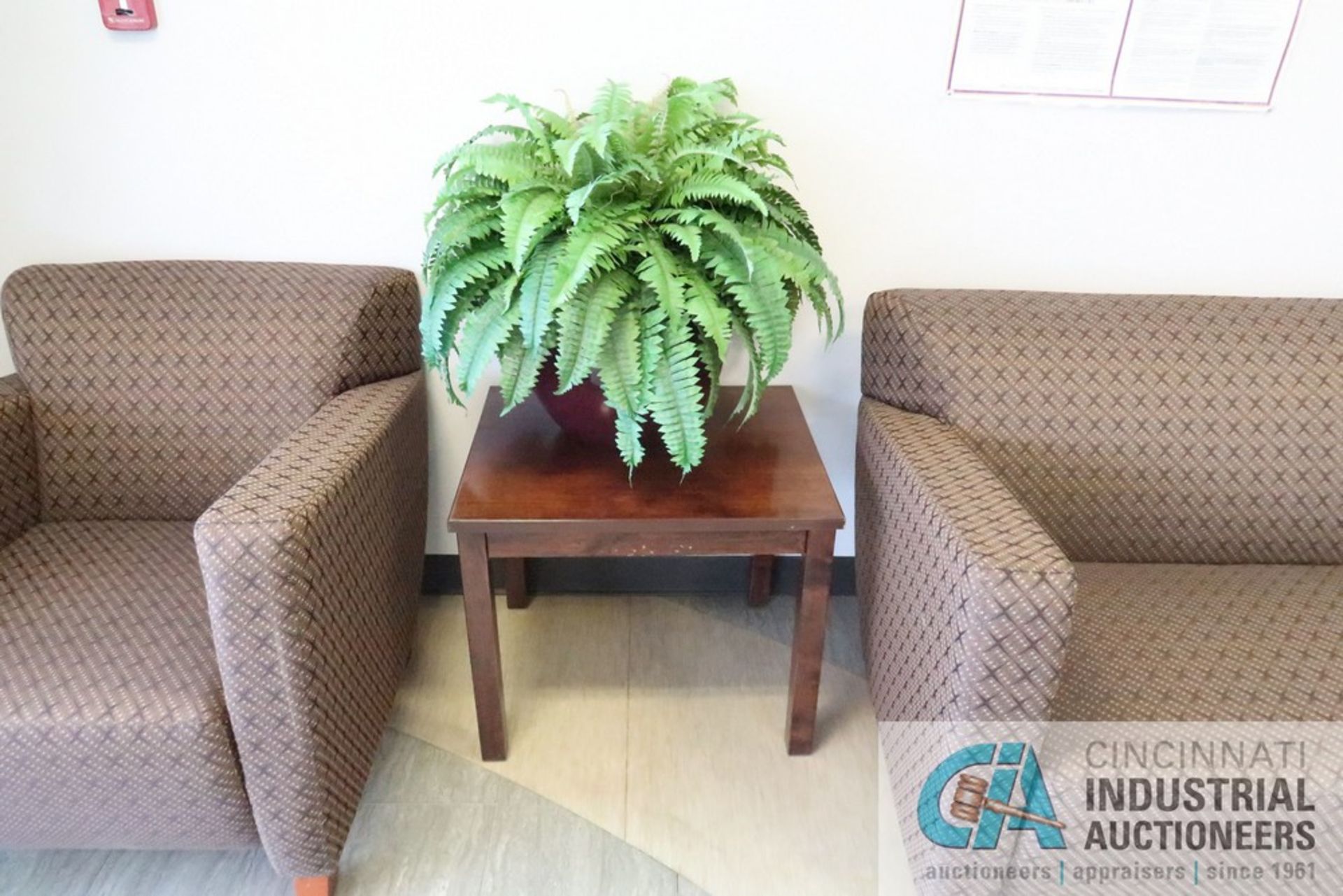 (LOT) SOFA, LOVESEAT, CHAIR, (2) END TABLES, (1) COFFEE TABLE, (4) POTTED PLANTS - Image 8 of 9