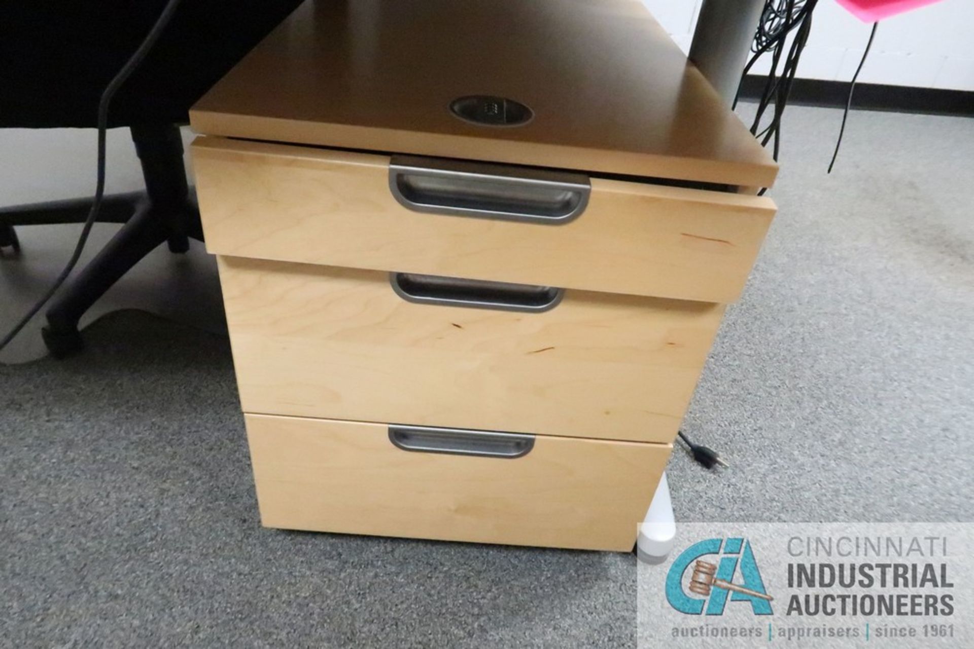 79" X 86" X 24" GALANT L-SHAPED DESK, (2) 3-DRAWER CABINETS, (1) EXECUTIVE CHAIR, (2) BOOKCASES WITH - Image 3 of 6