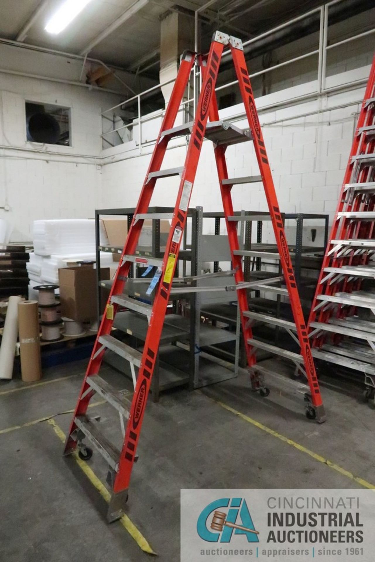 300 LB. CAPACITY 8' WERNER ROLLING STOCK LADDER