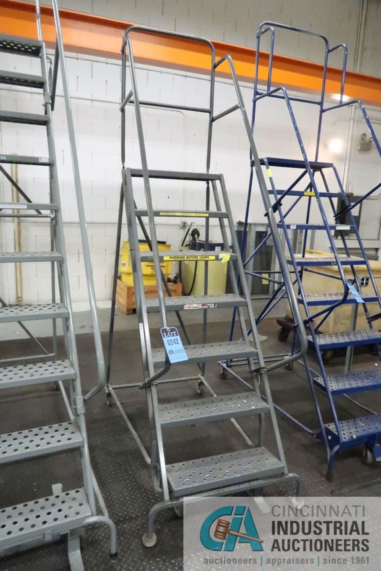 6' PORTABLE SHOP LADDER