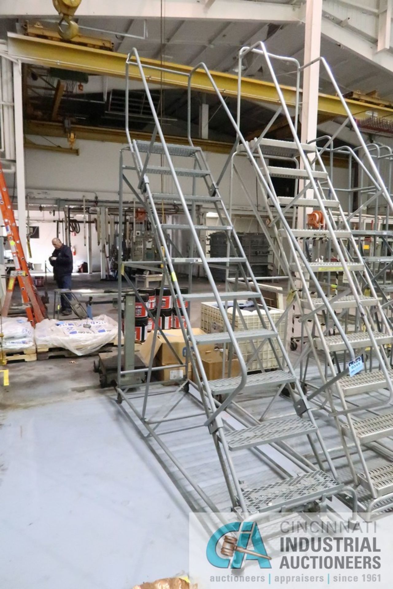 8' PORTABLE SHOP LADDER