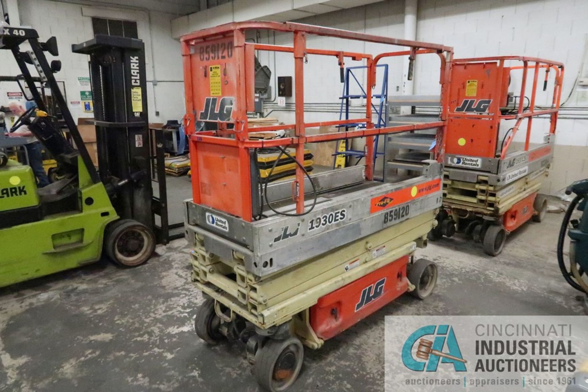 JLG MODEL 1930ES ELECTRIC SCISSOR LIFT; S/N 0200154261, MAX PLATFORM HEIGHT 18', 24 VOLT, 500 LB. - Image 4 of 7