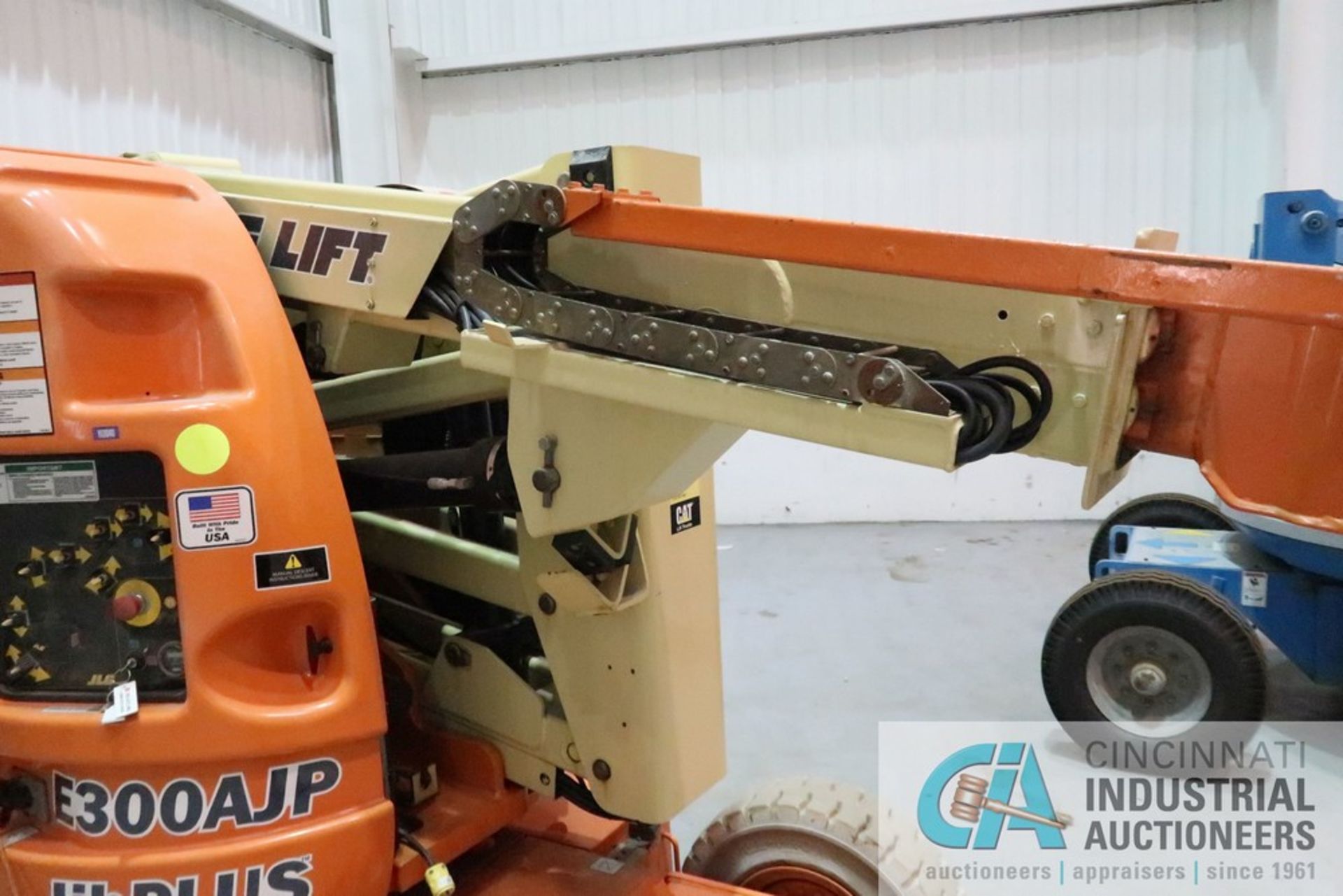 JLG MODEL E300AJP / JIB PLUS ELECTRIC BOOM LIFT; S/N 126695-0300051949, 500 LB. RATED WORK LOAD, MAX - Image 11 of 14