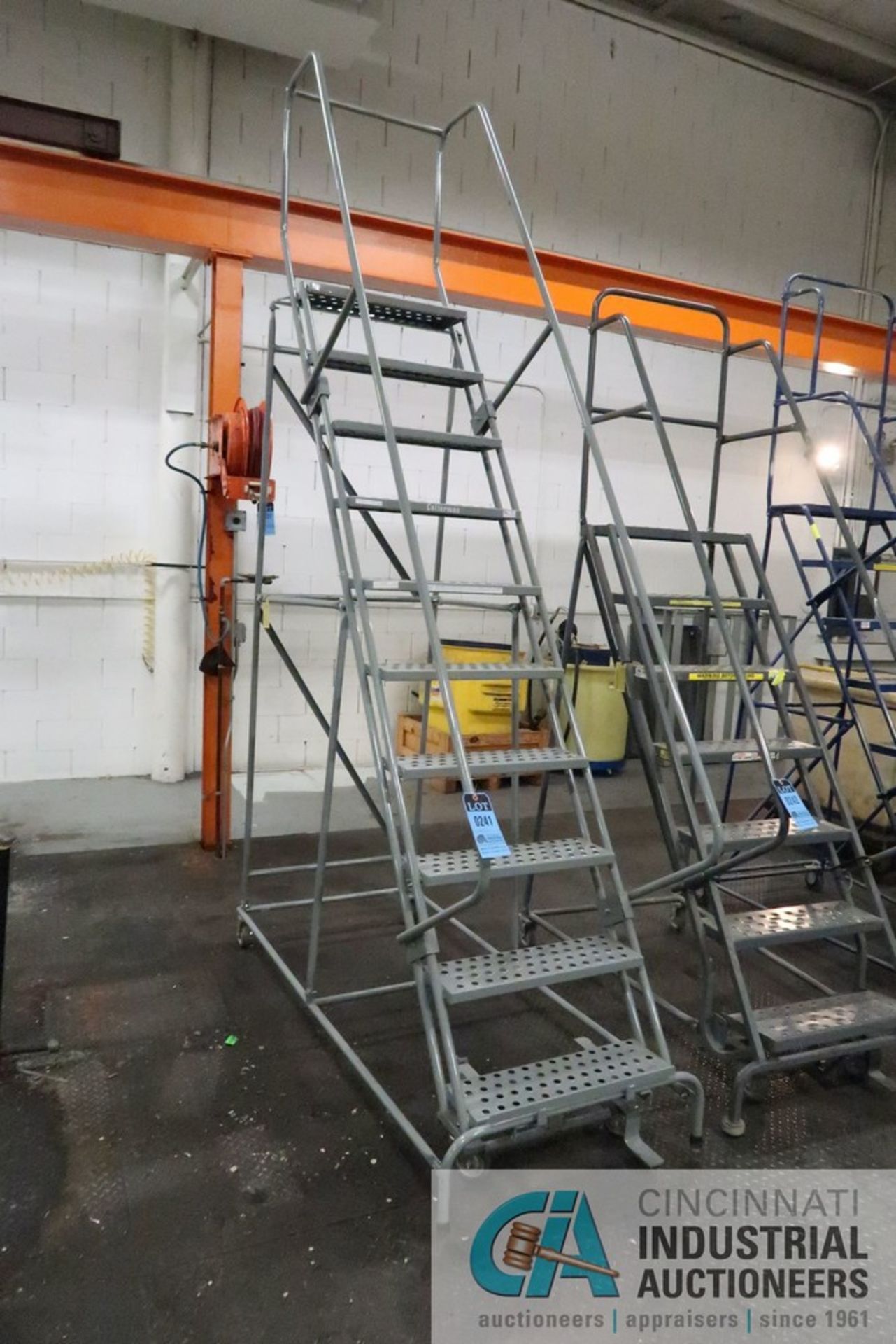 8' PORTABLE SHOP LADDER