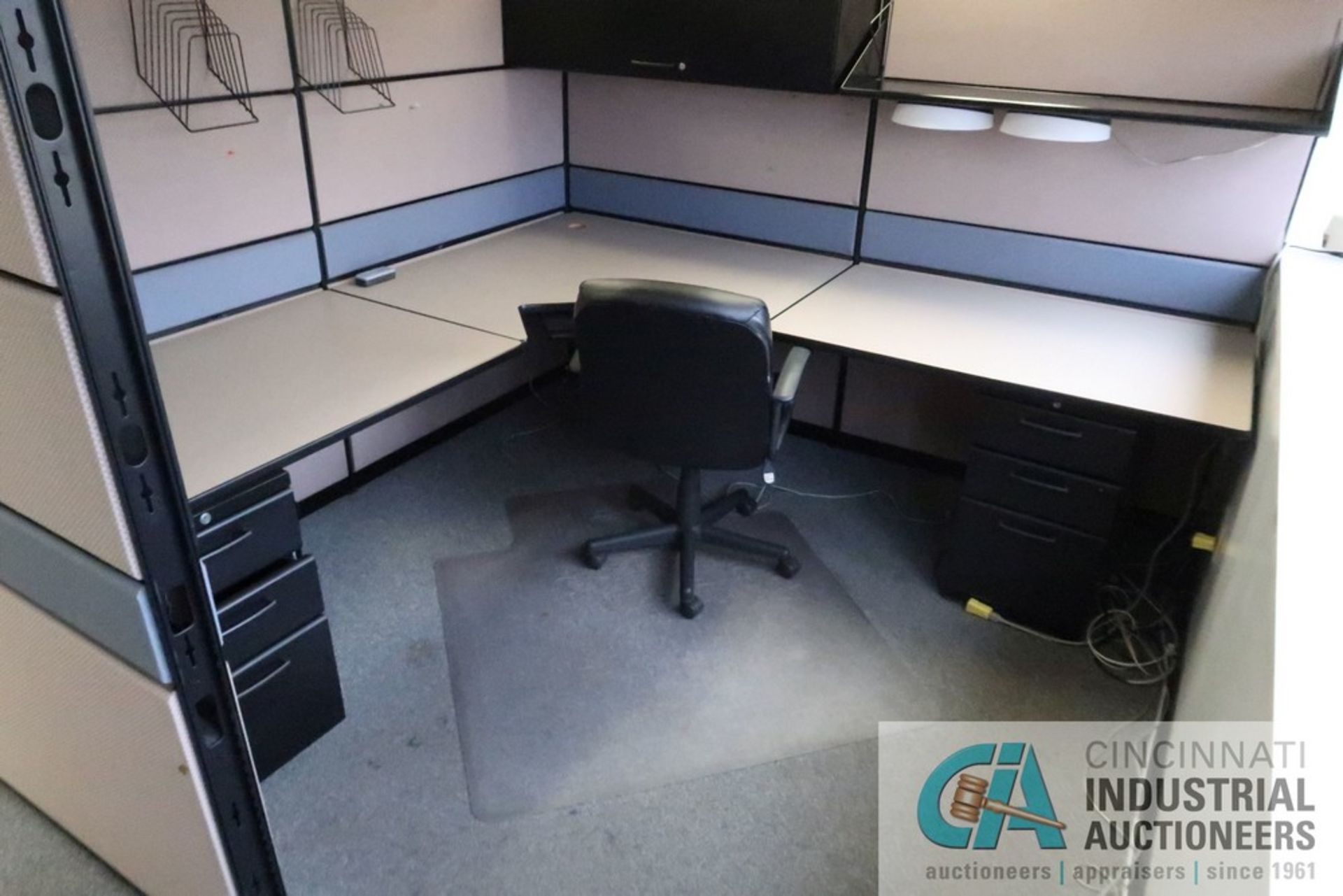 (LOT) (4) CUBICLES, 96" X 96" L-SHAPED DESKS, (4) EXECUTIVE CHAIRS, (3) SIDE CHAIRS, FILE CABINETS - Image 5 of 6