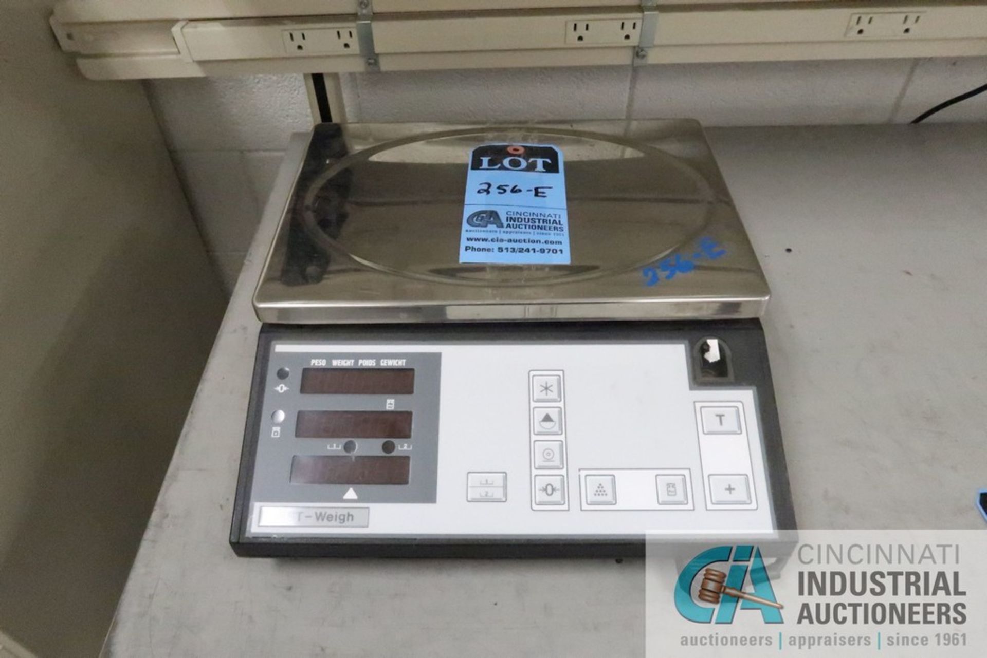 FIRST-WAY MODEL CS12 7001 ELECTRIC COUNTING SCALE WITH TABLE - Image 2 of 2