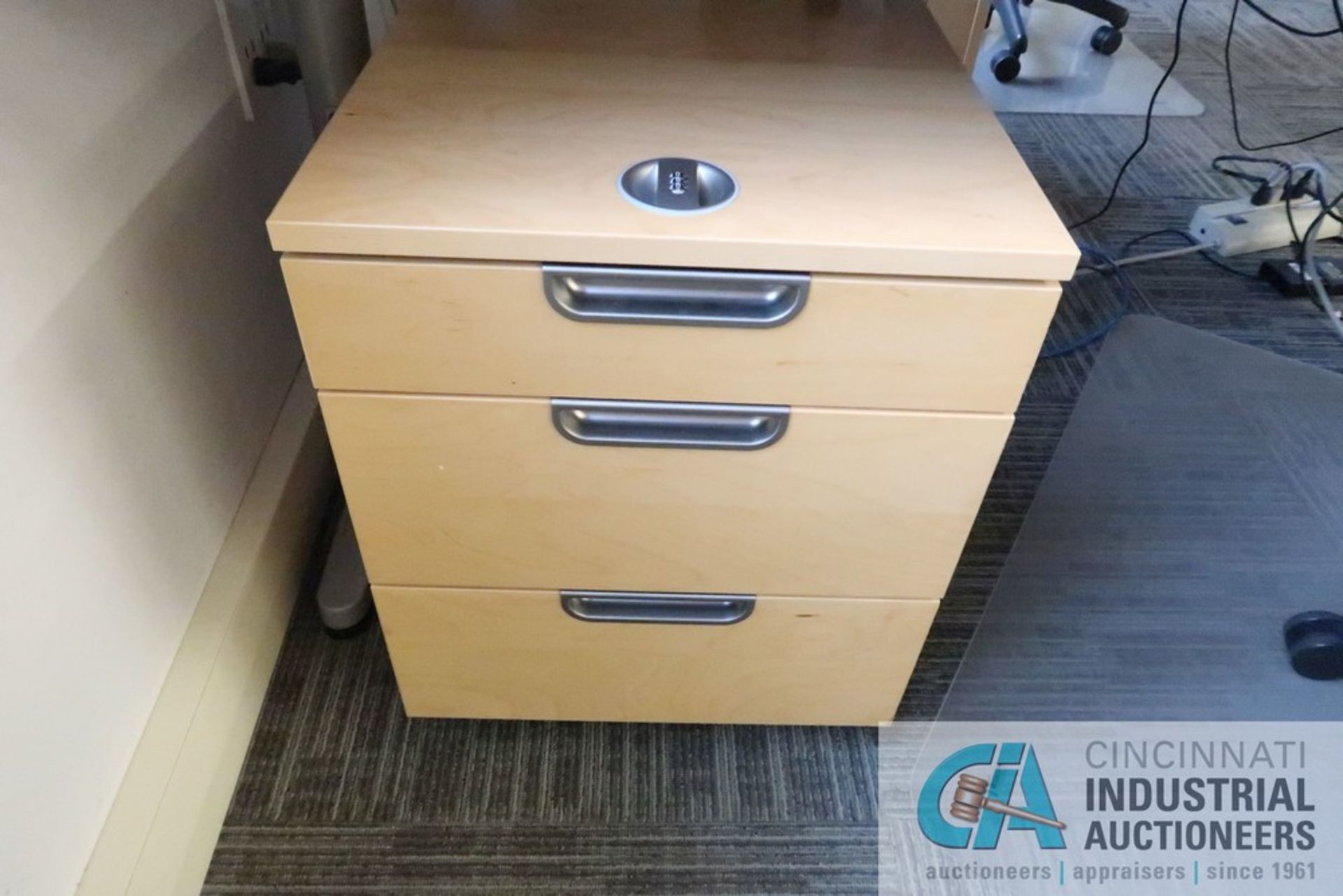 79" X 86" X 24" GALANT L-SHAPED DESKT, (1) 3-DRAWER CABINET, (1) BOOKCASE WITH LOWER STORAGE, (1) - Image 3 of 5