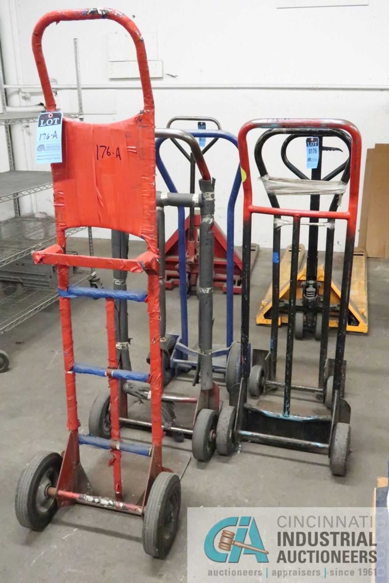 (LOT) 2-WHEEL HAND TRUCKS