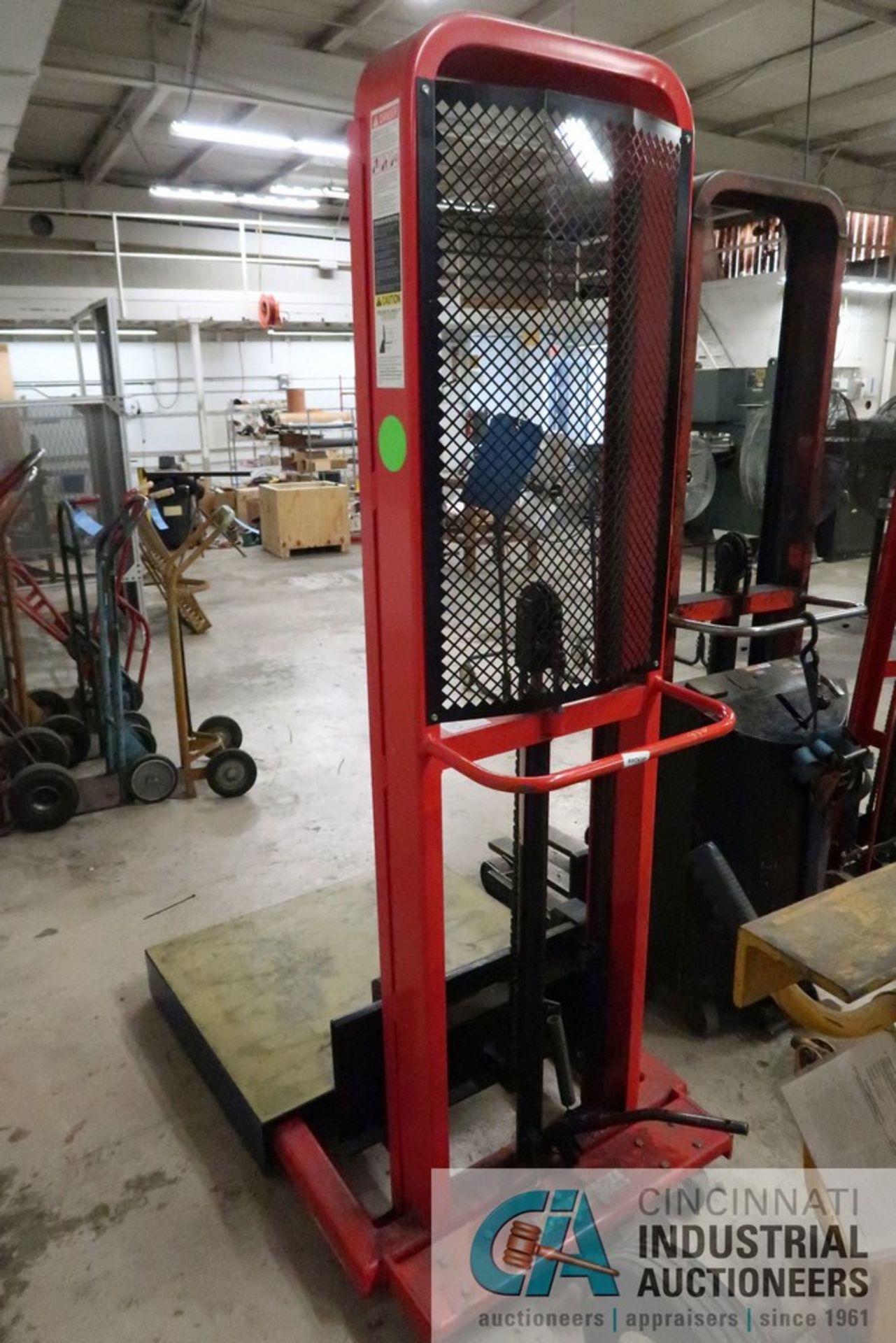 PRESTO M466 HYDRAULIC MANUAL STACKER, 1,000 LB. CAPACITY - Image 2 of 3