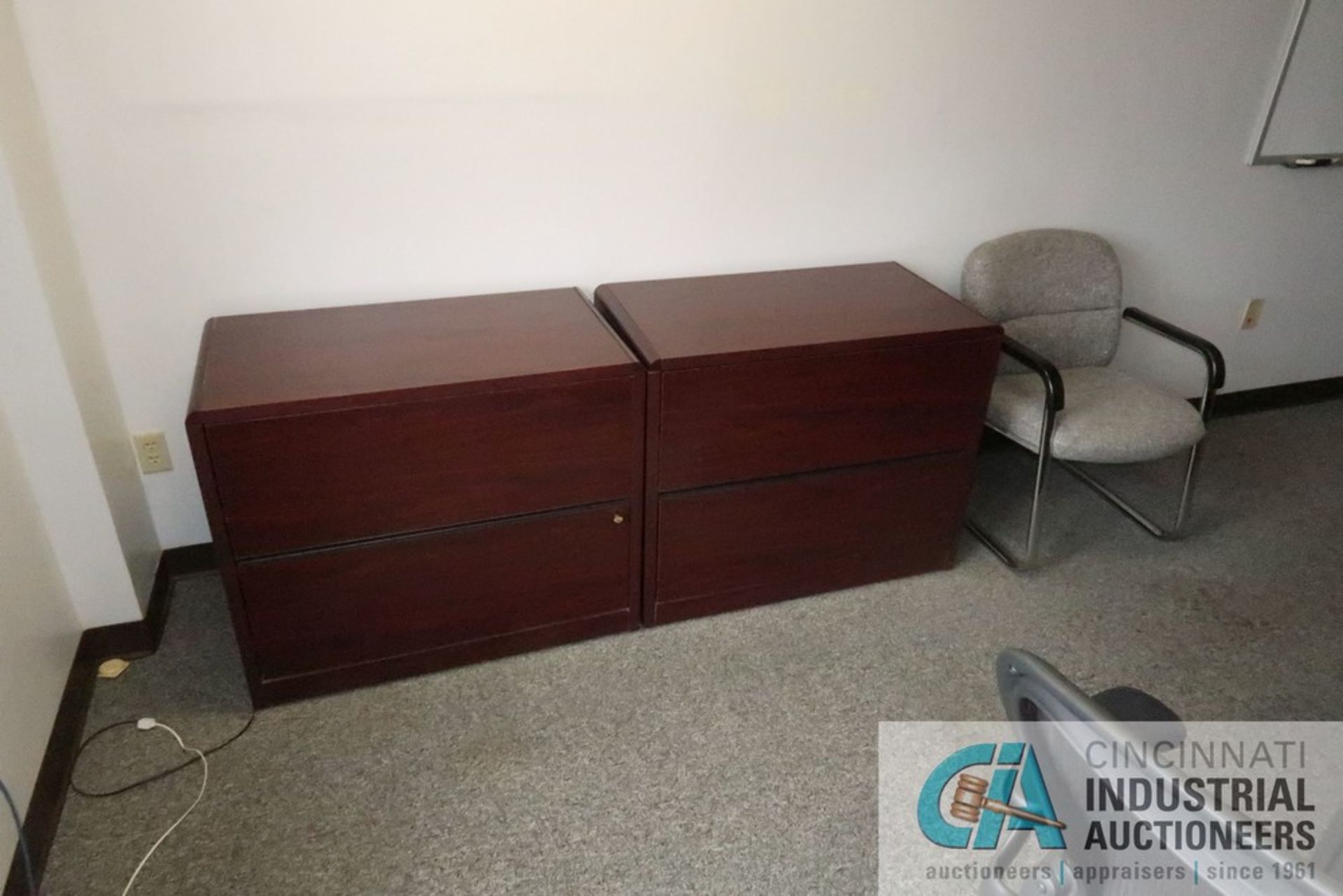 72" X 36" DESK, 72" X 24" RETURN, (2) 2-DRAWER LATERAL FILES, (2) EXECUTIVE CHAIRS, (1) SIDE CHAIR - Image 3 of 3