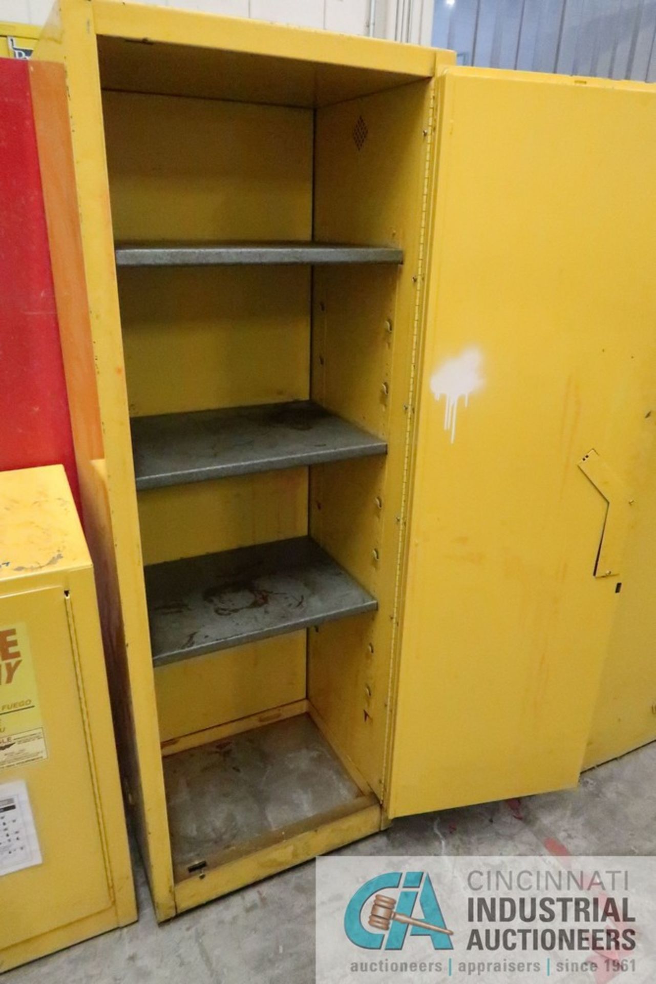 24 GALLON CAPACITY EAGLE FLAMMABLE CABINET - Image 3 of 3