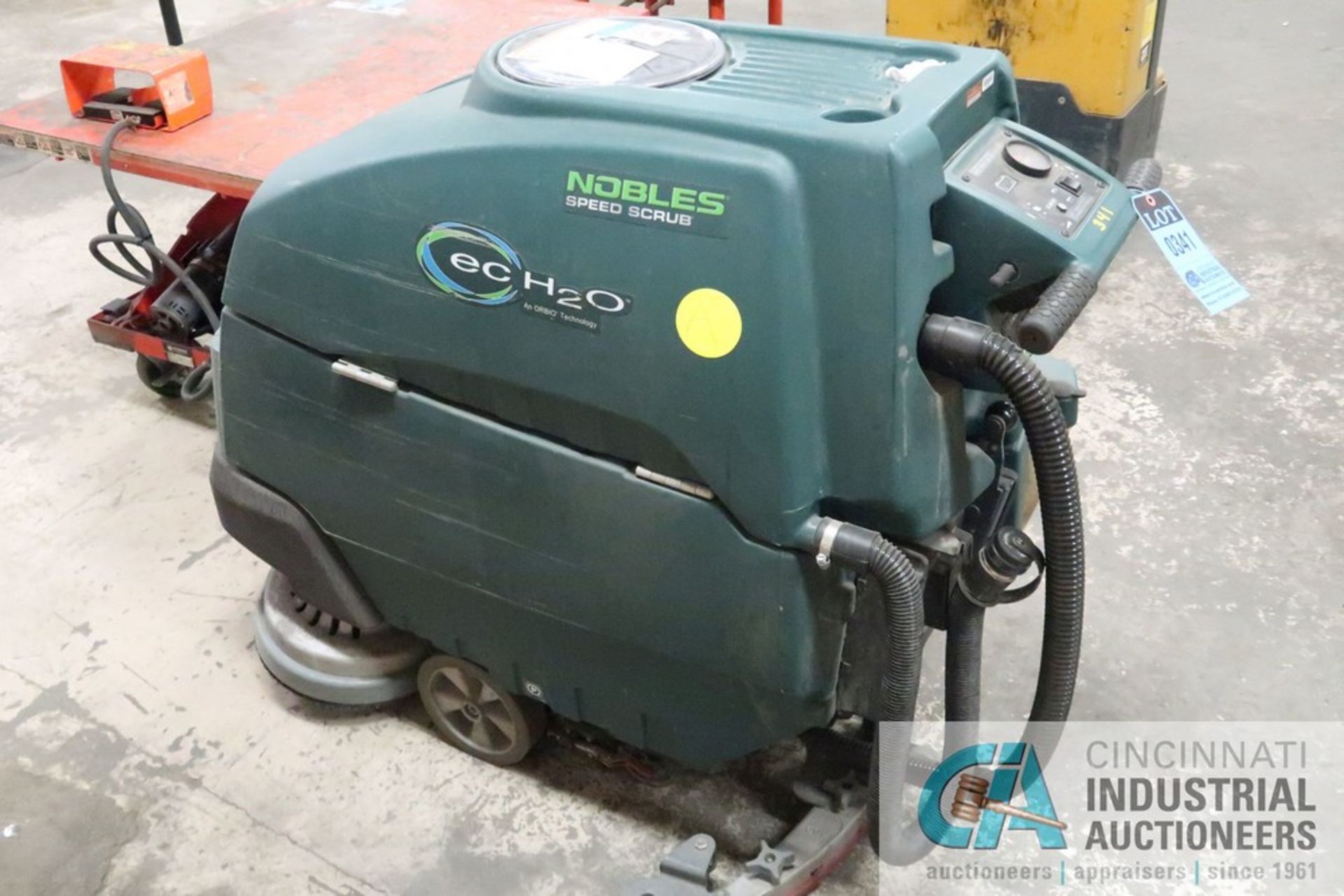 NOBLES SPEED SCRUB MODEL ECH20 FLOOR SCRUBBER, 24 VOLT, BUILT IN CHARGER, 88 HOURS - Image 2 of 6