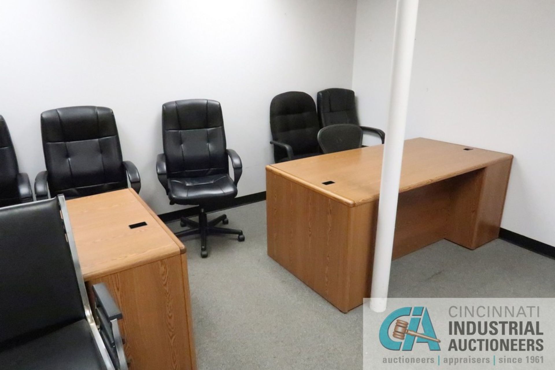 (LOT) CONTENTS OF OFFICE, FURNITURE ONLY - (12) CHAIRS, (2) DESKS, LETTER FILE, NO ELECTRONICS OR - Image 3 of 3
