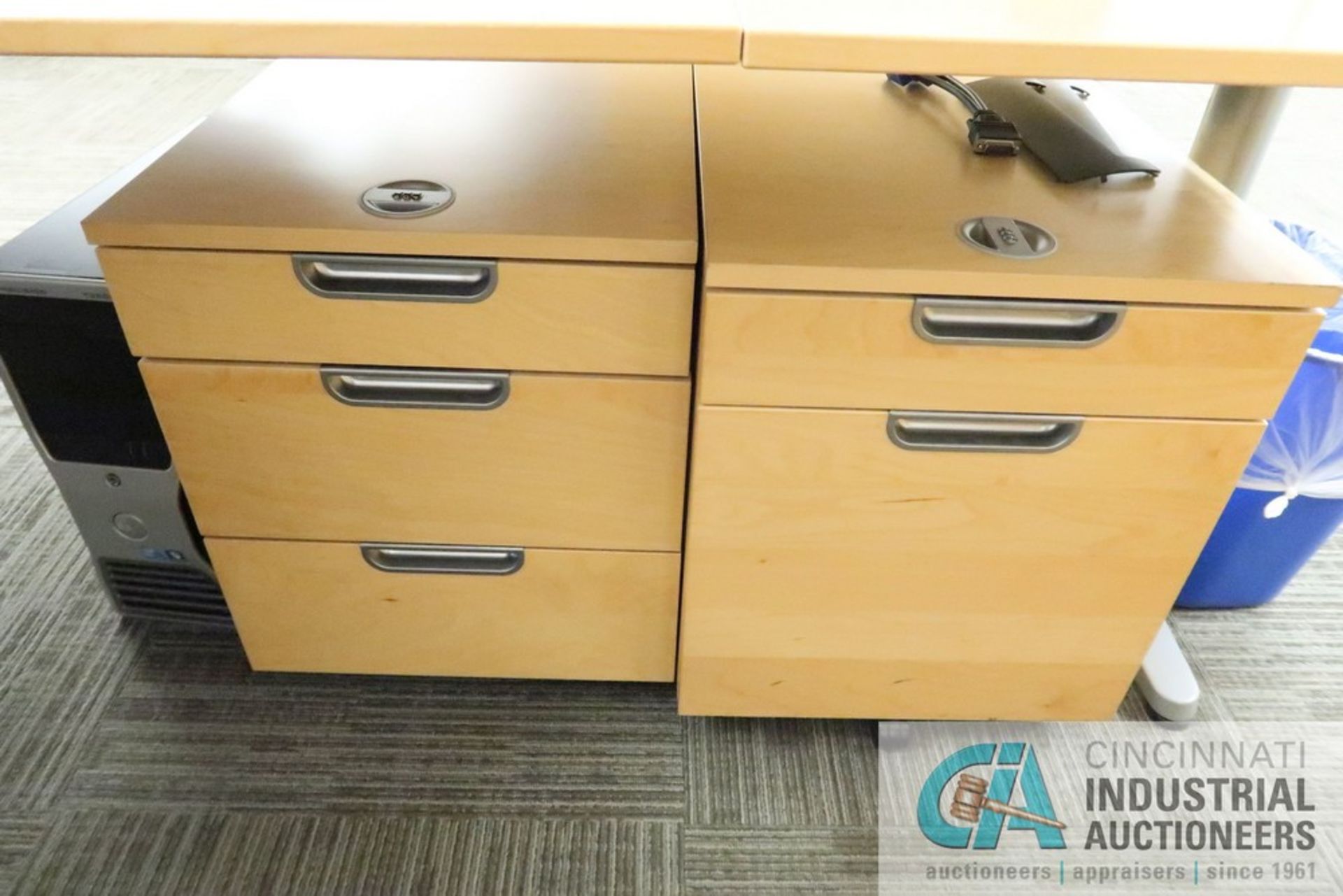 79" X 86" X 24" GALANT L-SHAPED DESKT, (1) 3-DRAWER CABINET, (1) 2-DRAWER CABINET, (1) BOOKCASE WITH - Image 3 of 5