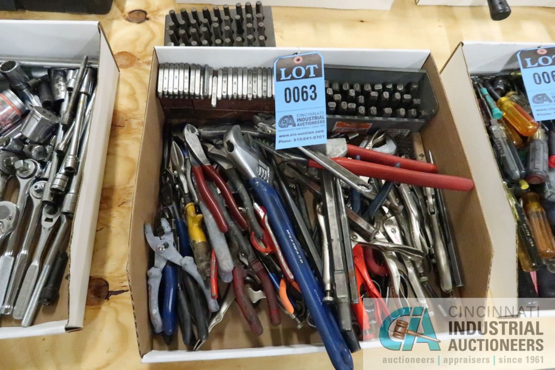 (LOT) NUMBER AND LETTER STAMPS, PLIERS, WRENCHES - LARGE ASSORTMENT