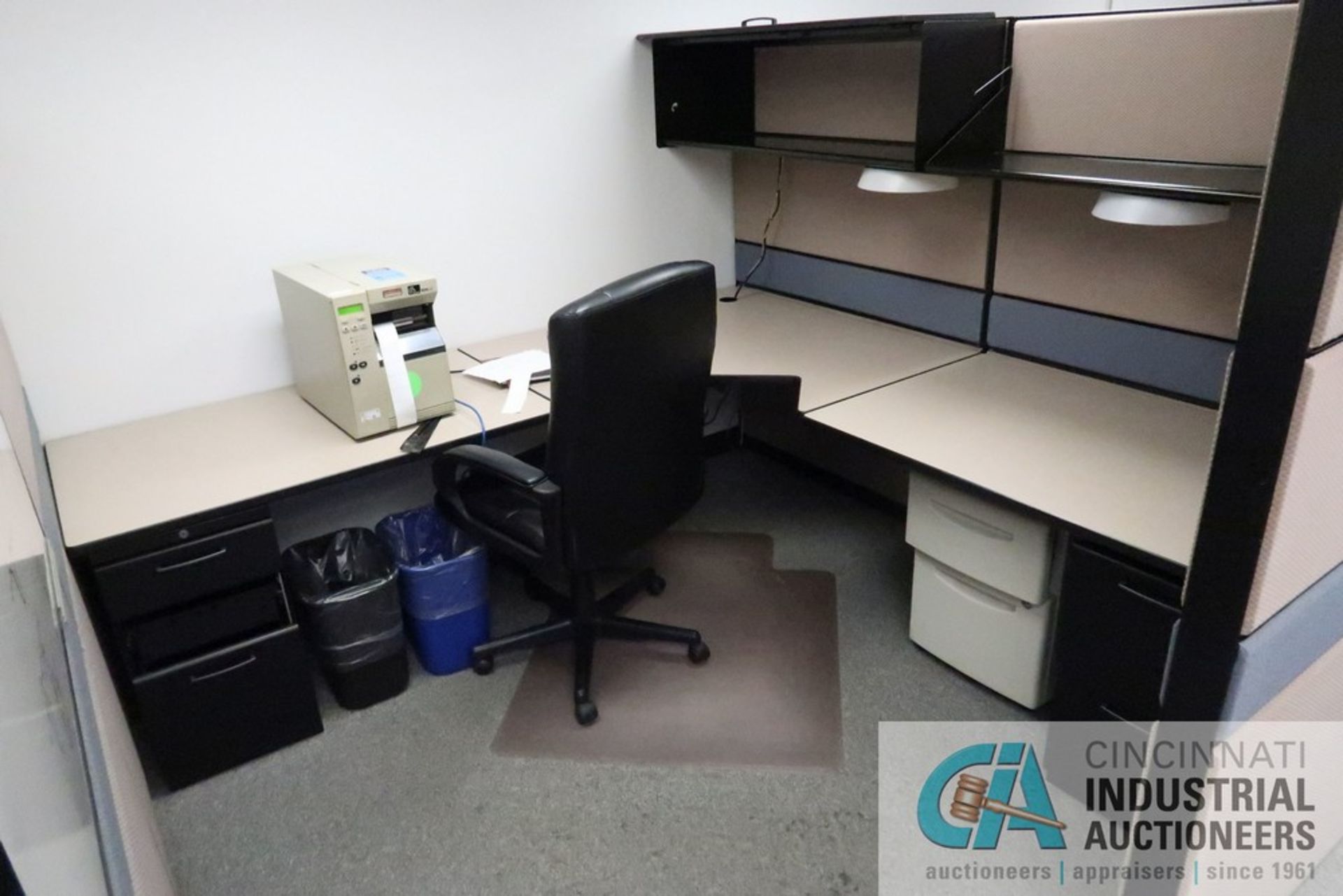 (LOT) (4) CUBICLES, 96" X 96" L-SHAPED DESKS, (3) EXECUTIVE CHAIRS, FILE CABINETS - Image 5 of 6