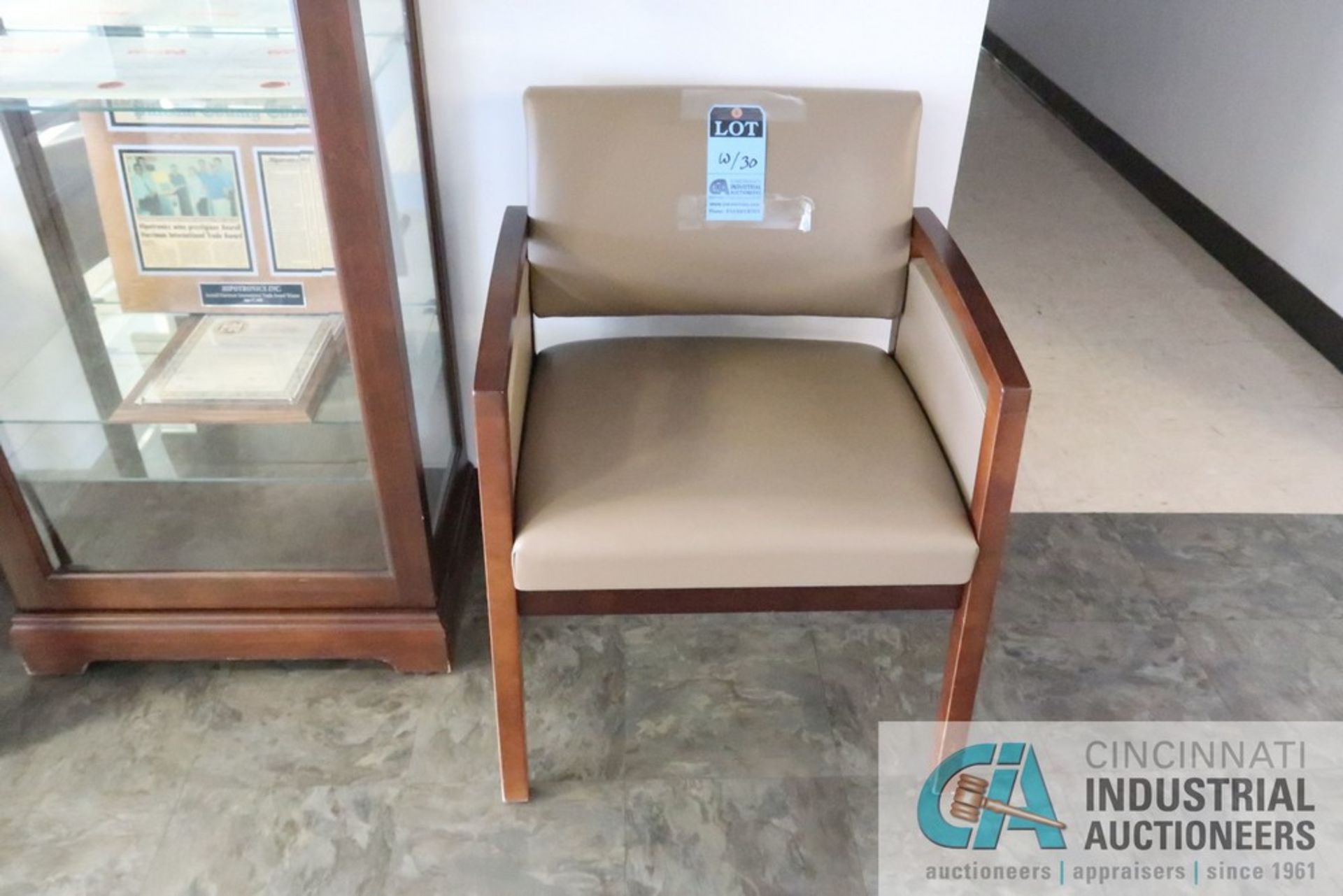 (LOT) (2) LOBBY CHAIRS LEATHER, (1) WOOD AND GLASS, DISPLAY CABINET **NO CONTENTS** - Image 2 of 4