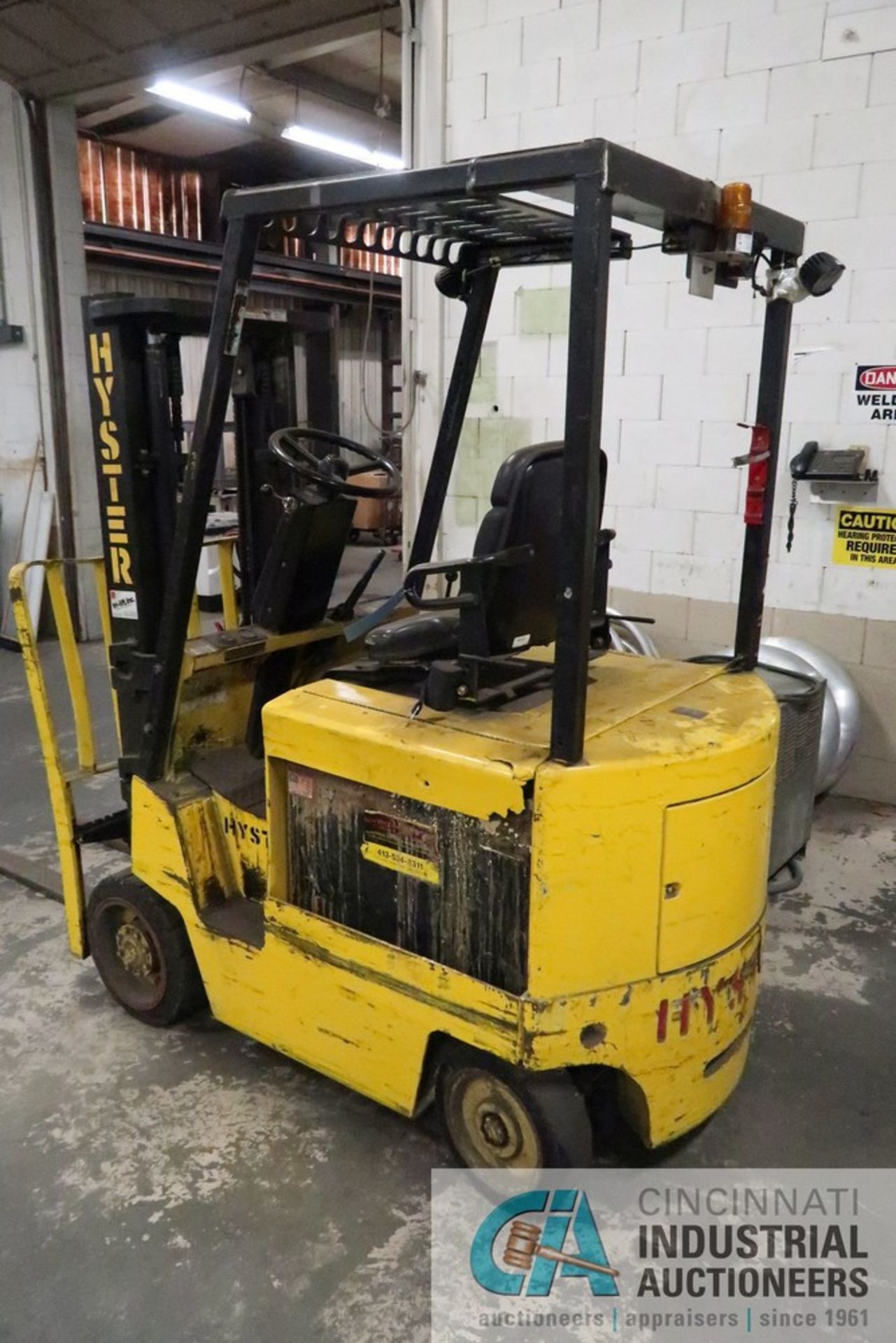 4,550 LB. HYSTER MODEL EXOXL-27 SOLID TIRE ELECTRIC LIFT TRUCK; S/N C108V19535P, 2-STAGE MAST, - Image 4 of 7