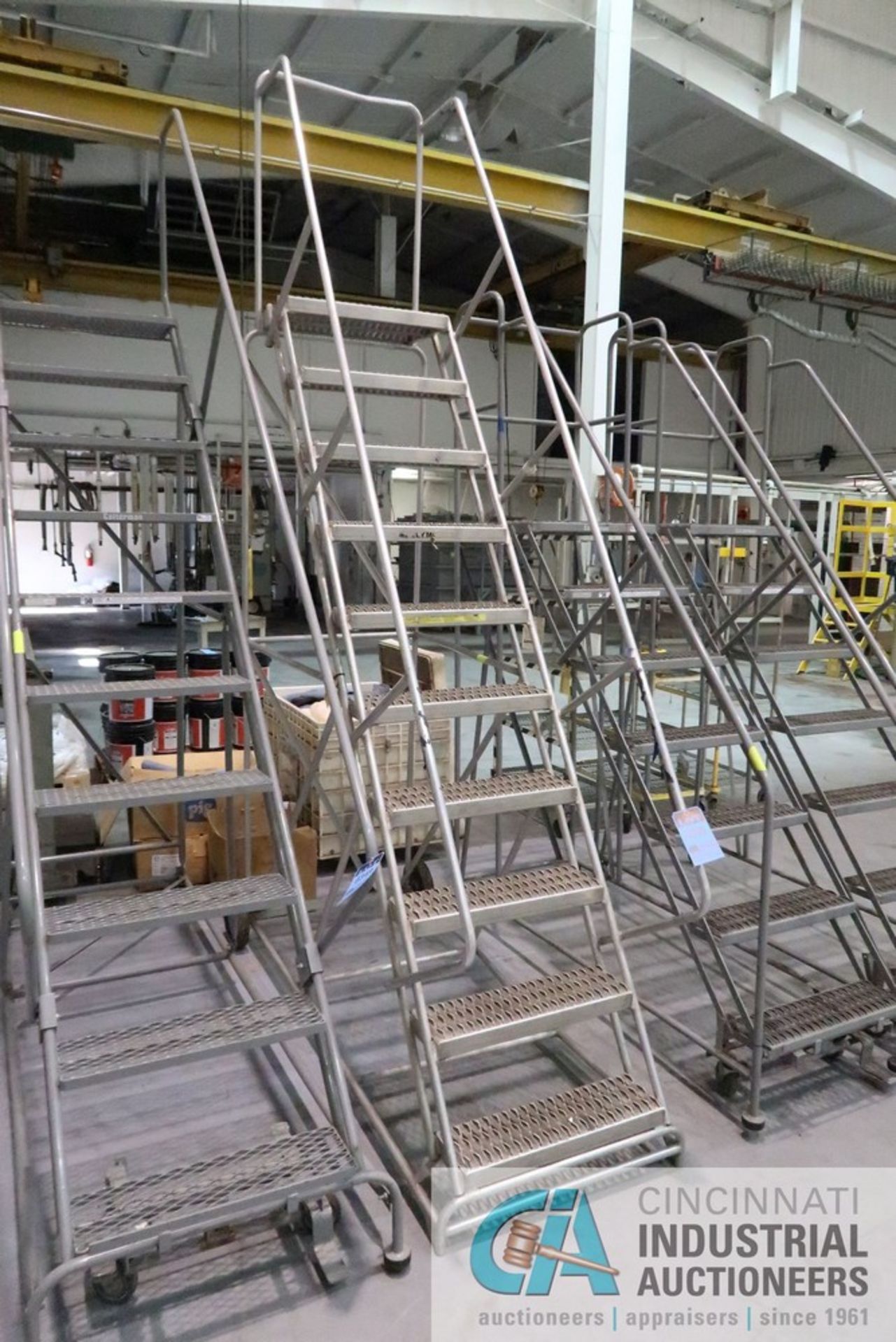 8' PORTABLE SHOP LADDER