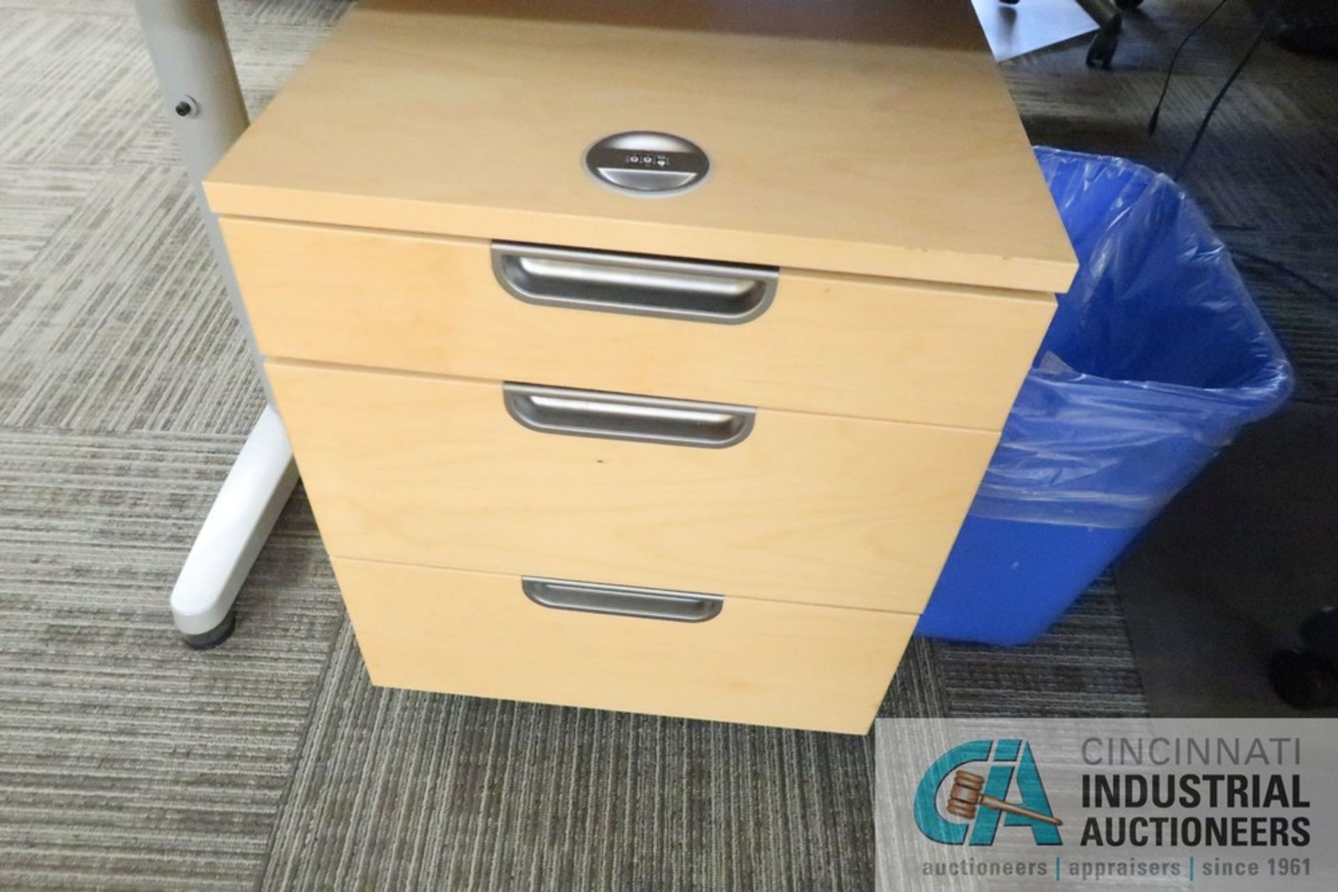 79" X 86" X 24" GALANT L-SHAPED DESKT, (1) 3-DRAWER CABINET, (1) BOOKCASE WITH LOWER STORAGE, (1) - Image 3 of 5