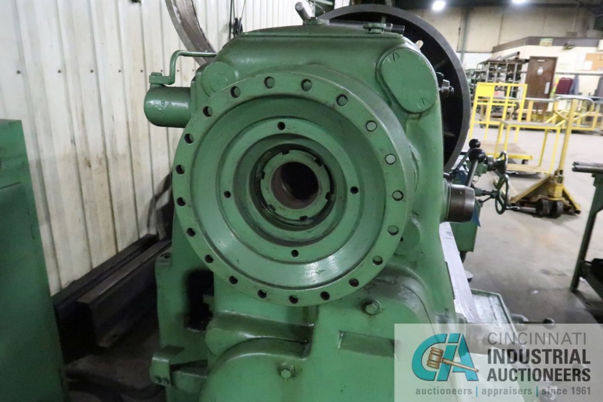 36" X 17' TOS HD ENGINE LATHE; TYPE SU-80-A; S/N 0419157, 3" SPINDLE HOLES, 31" 4-JAW CHUCK, (2) - Image 4 of 16