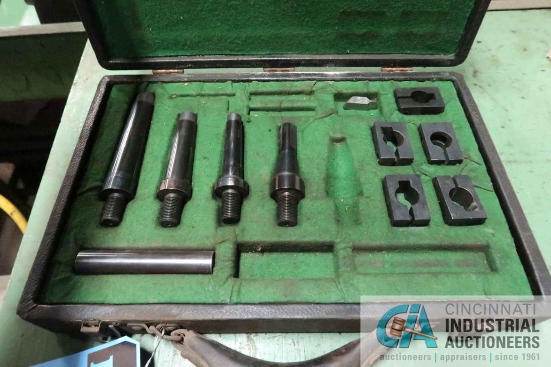 (LOT) TOOLHOLDERS