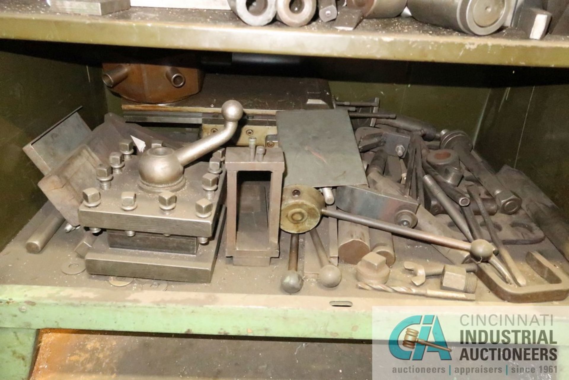 CABINET WITH LATHE TOOLING - Image 5 of 5