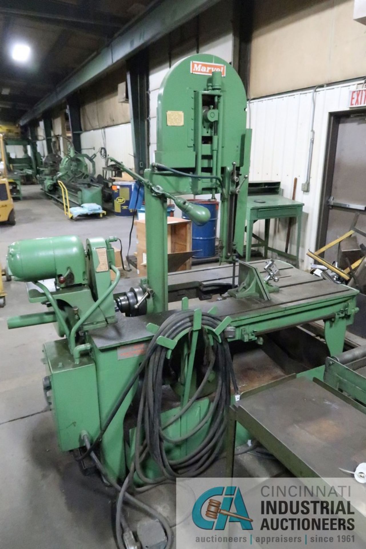 18" MARVEL NO. 8/M8 BELT DRIVE VERTICAL BAND SAW; S/N 88307, 42" X 33" TABLE, 1.33 HP - Image 3 of 11